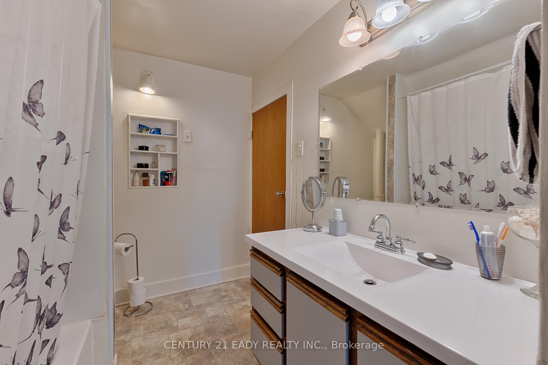 Photo 18 of 52 Queen Street S, Renfrew — HOMEH