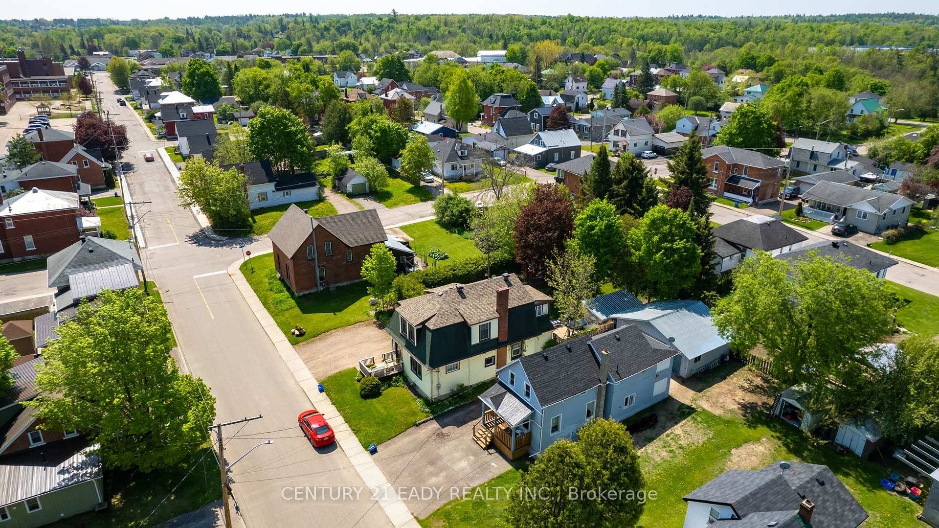 Photo 24 of 52 Queen Street S, Renfrew — HOMEH