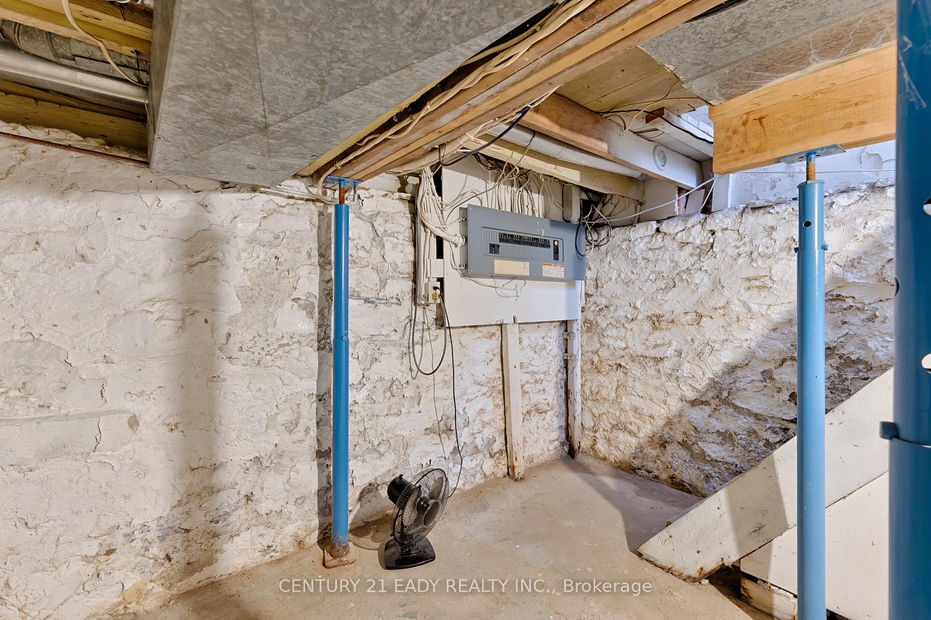Photo 26 of 52 Queen Street S, Renfrew — HOMEH