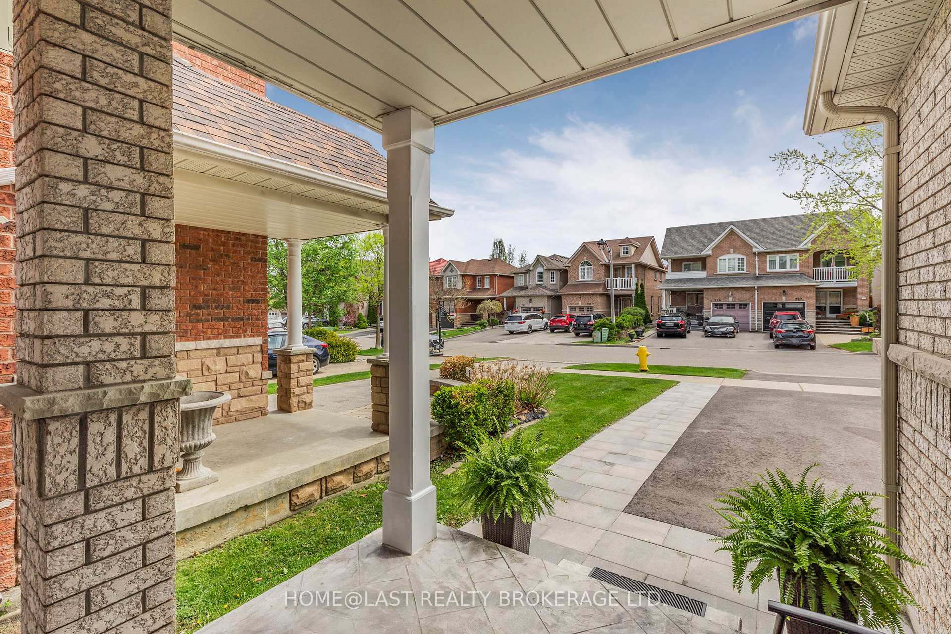 Photo 3 of 726 Swan Place, Pickering, Amberlea — HOMEH