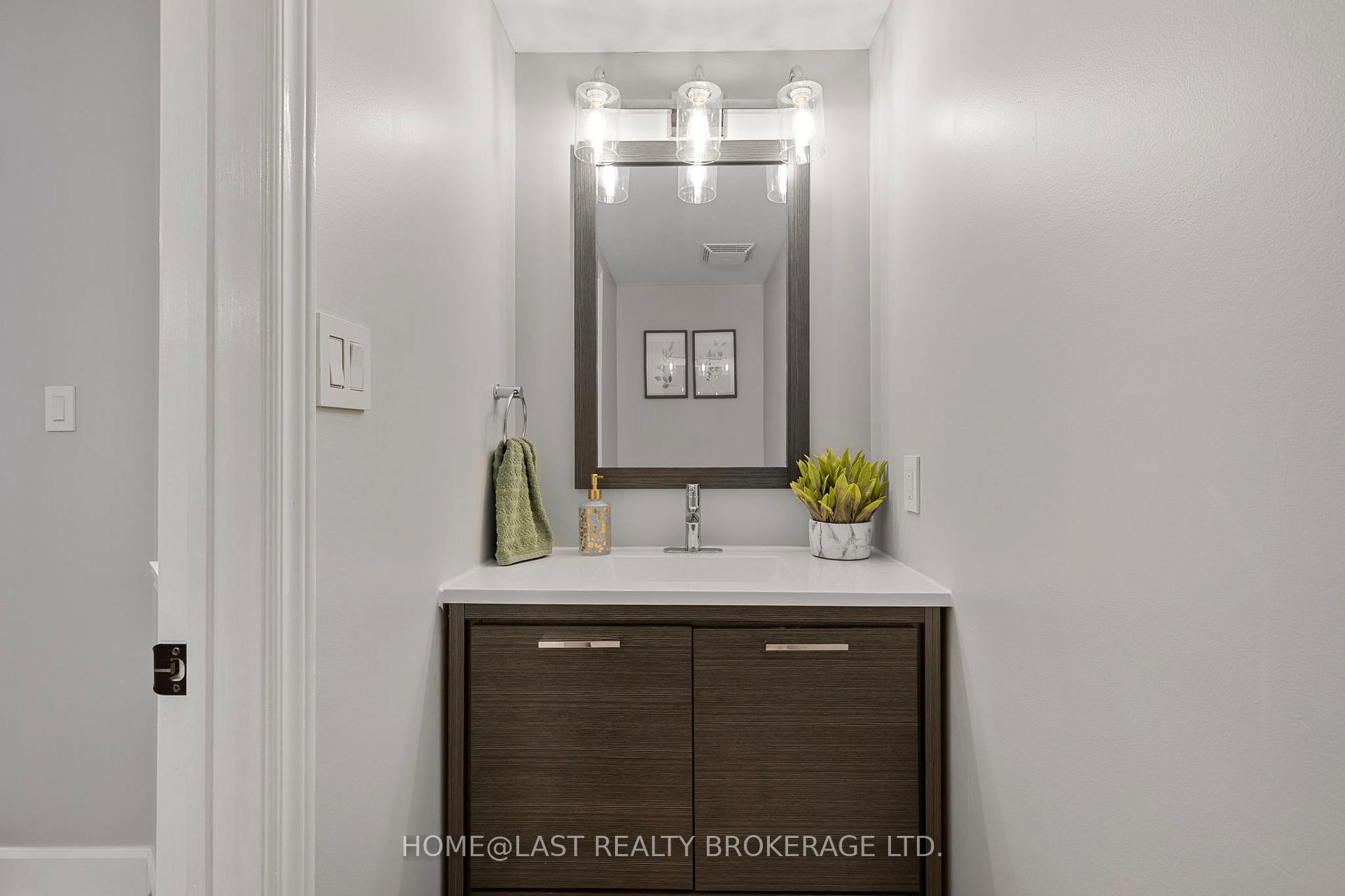 Photo 10 of 726 Swan Place, Pickering, Amberlea — HOMEH