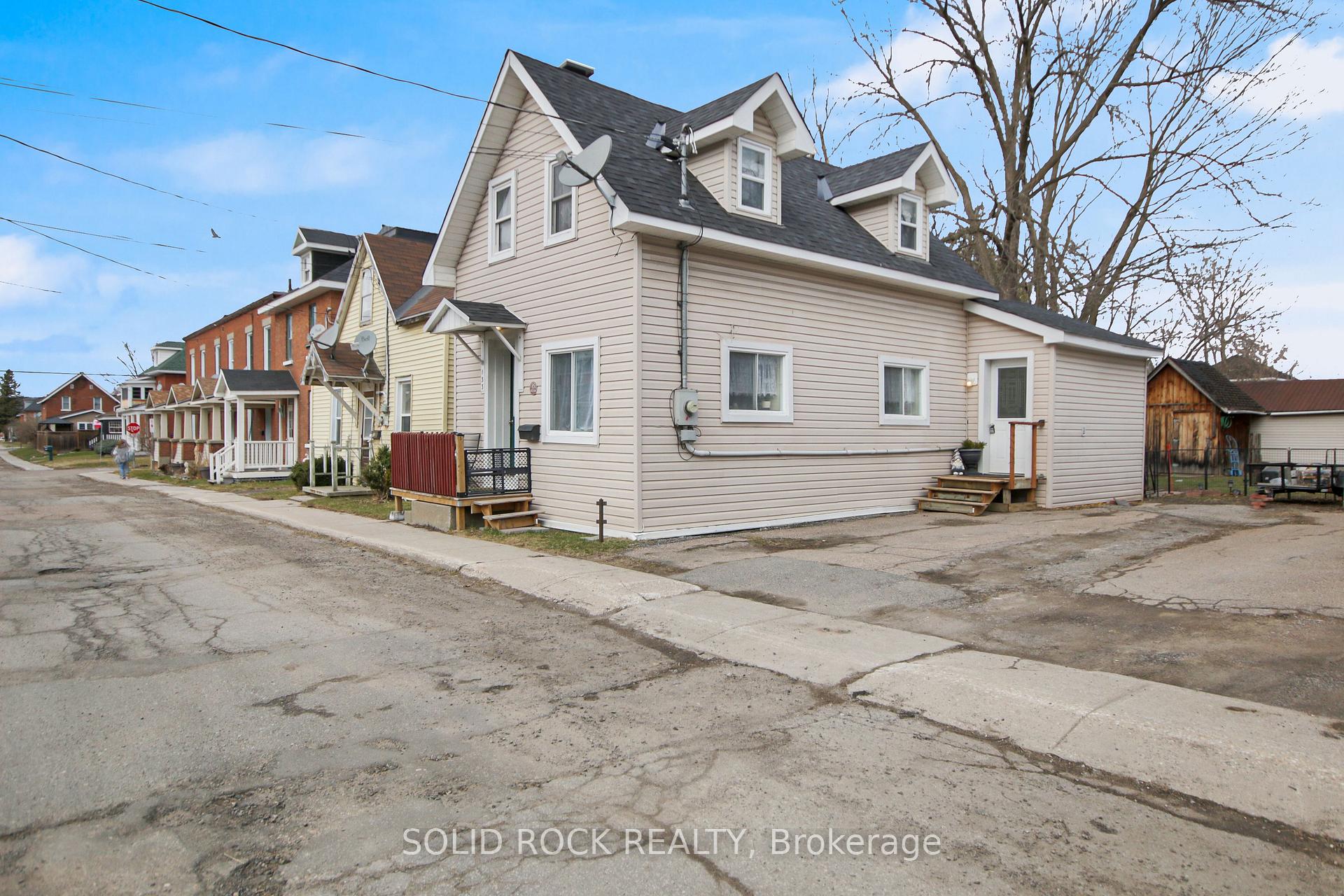 Photo 2 of 133 Bonnechere Street S, Renfrew — HOMEH