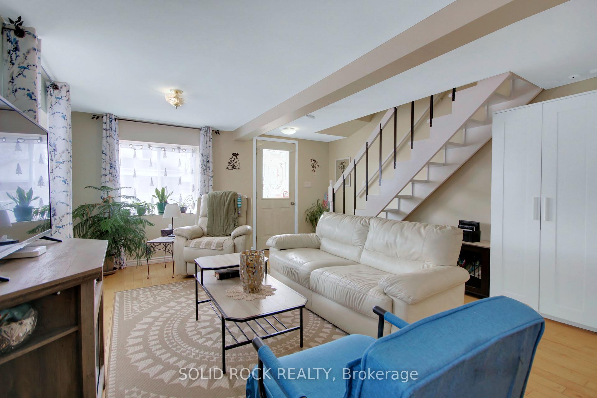 Photo 3 of 133 Bonnechere Street S, Renfrew — HOMEH