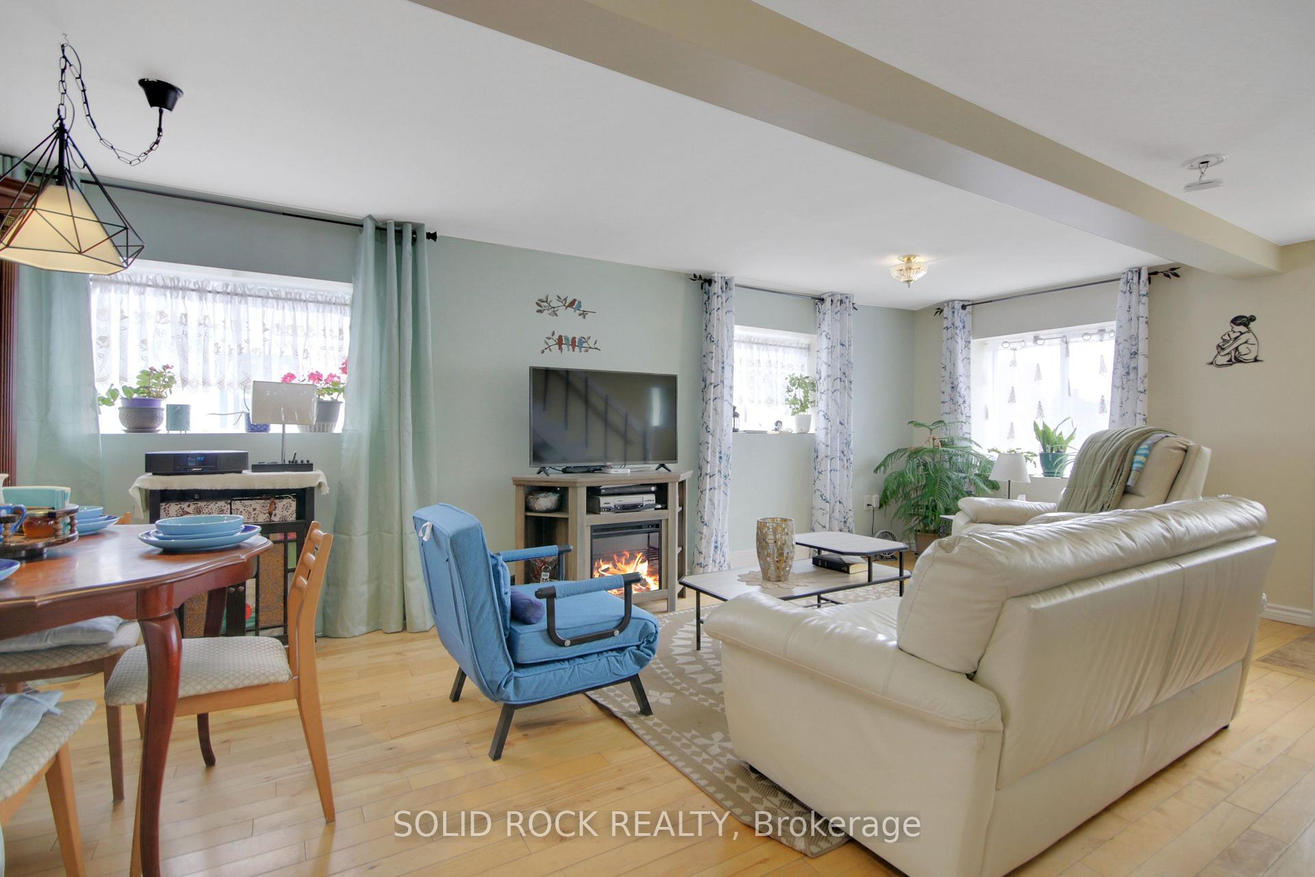 Photo 4 of 133 Bonnechere Street S, Renfrew — HOMEH