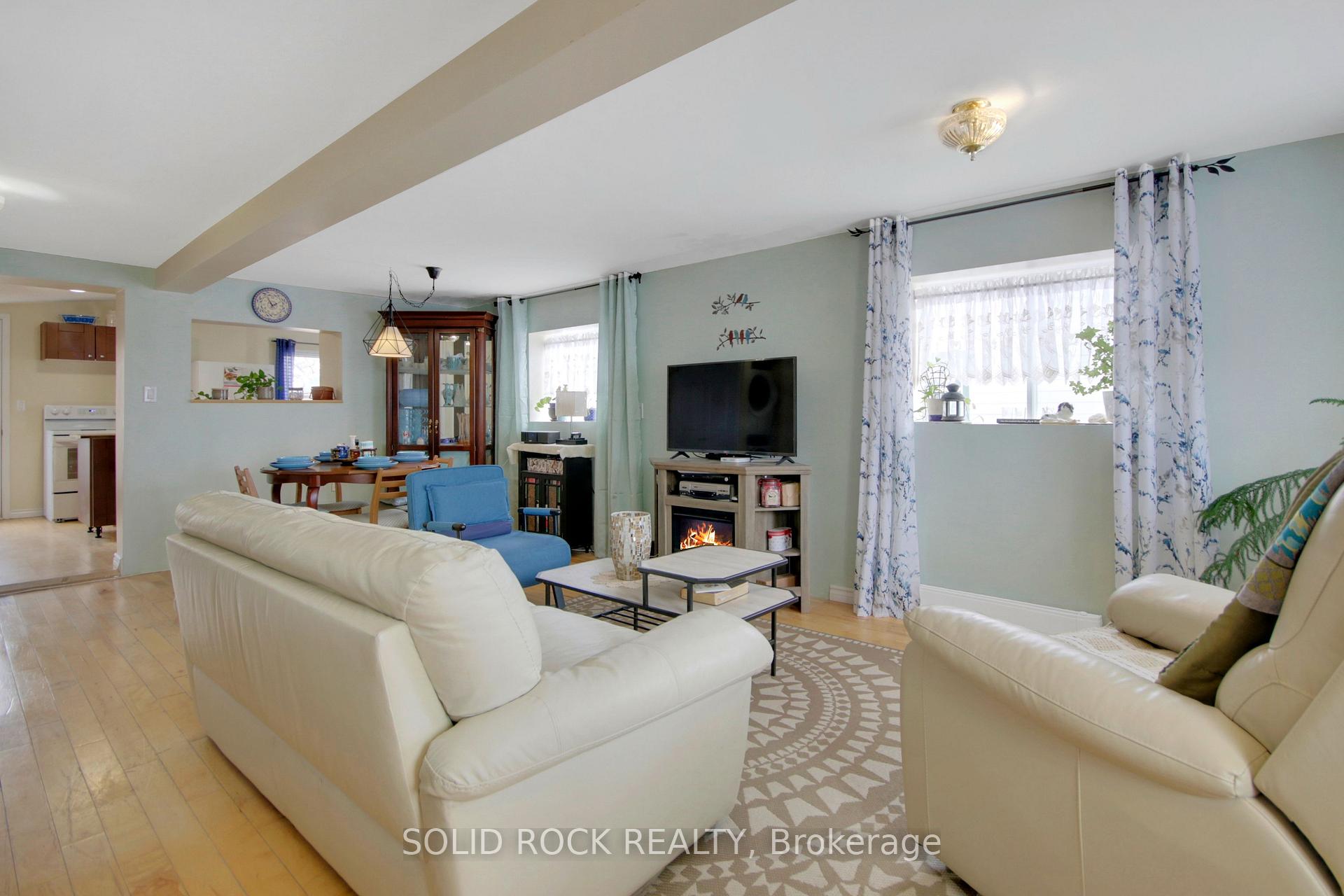 Photo 5 of 133 Bonnechere Street S, Renfrew — HOMEH