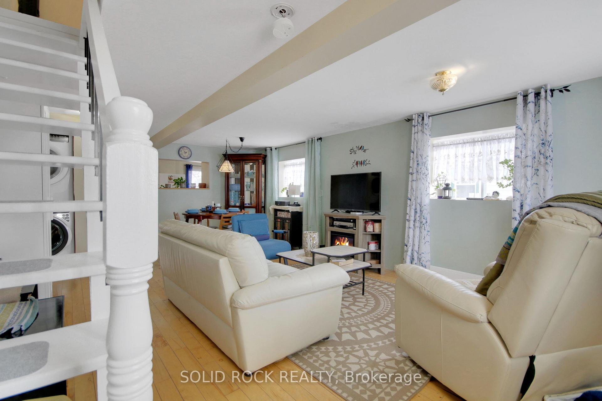 Photo 13 of 133 Bonnechere Street S, Renfrew — HOMEH