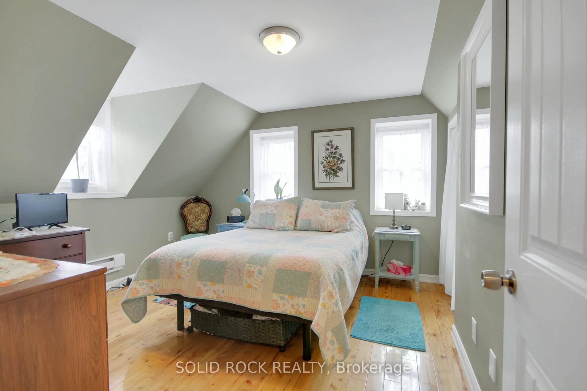 Photo 16 of 133 Bonnechere Street S, Renfrew — HOMEH