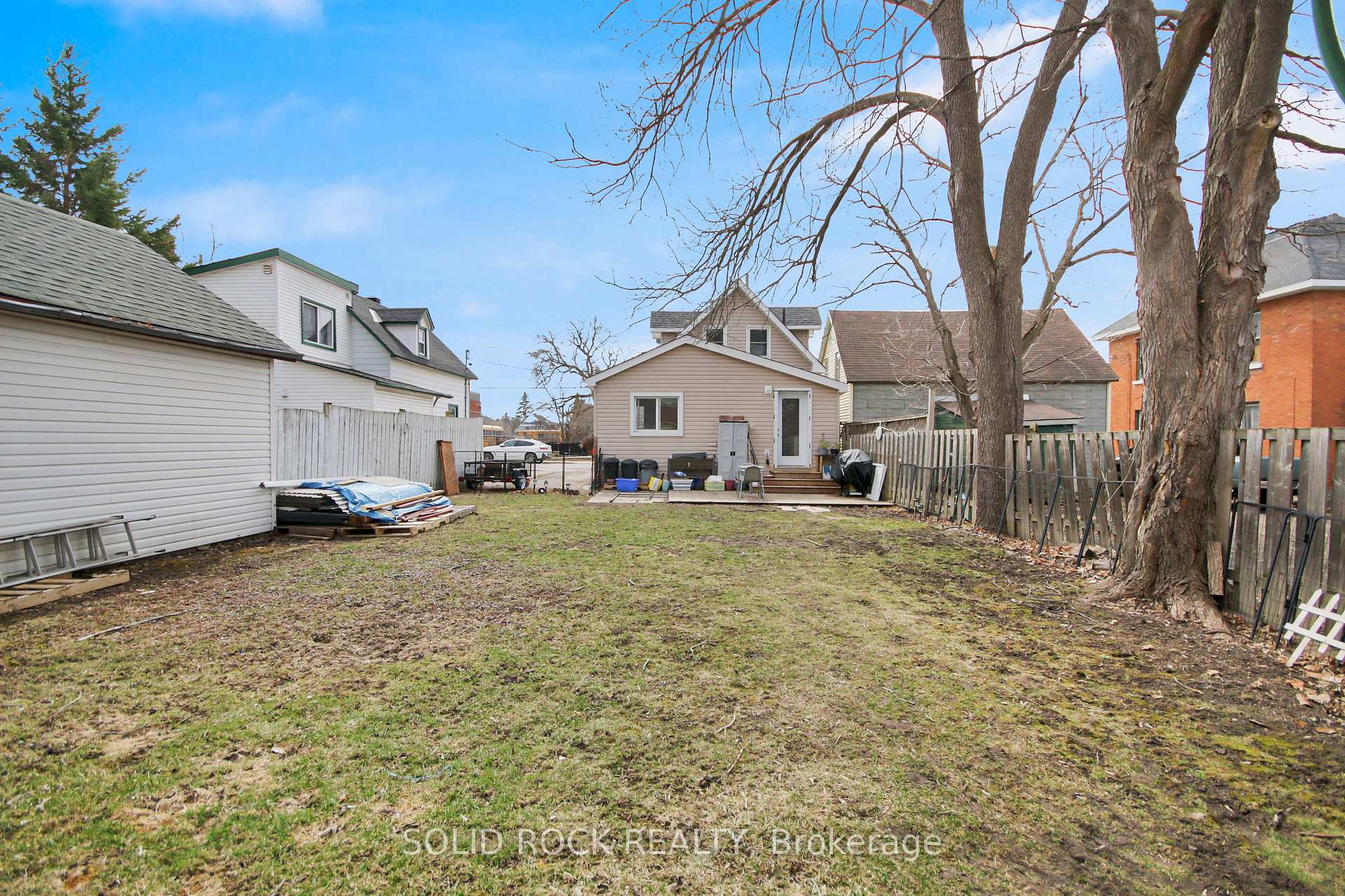 Photo 23 of 133 Bonnechere Street S, Renfrew — HOMEH