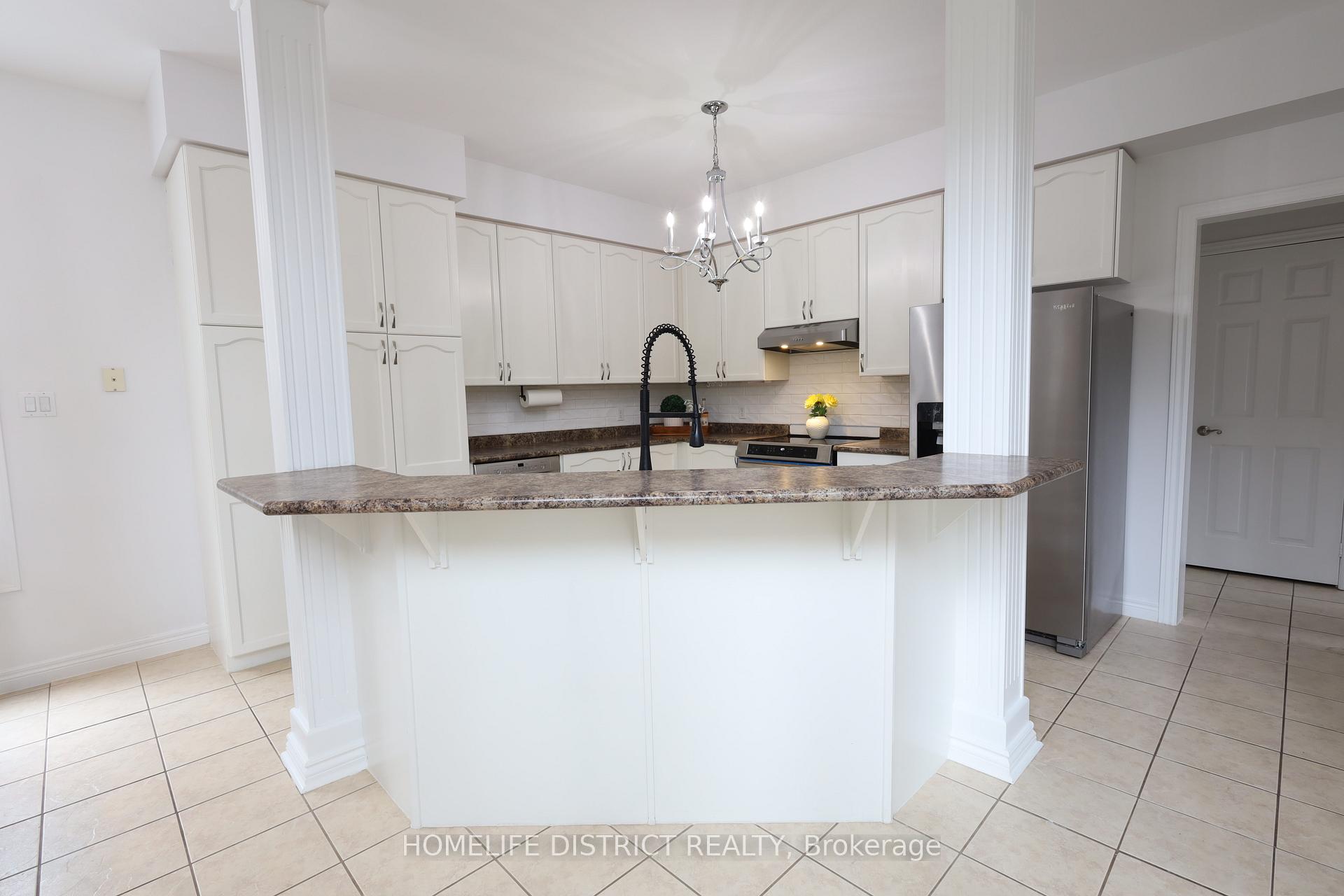 Photo 9 of 847 Greenleaf Circle E, Oshawa, Taunton — HOMEH