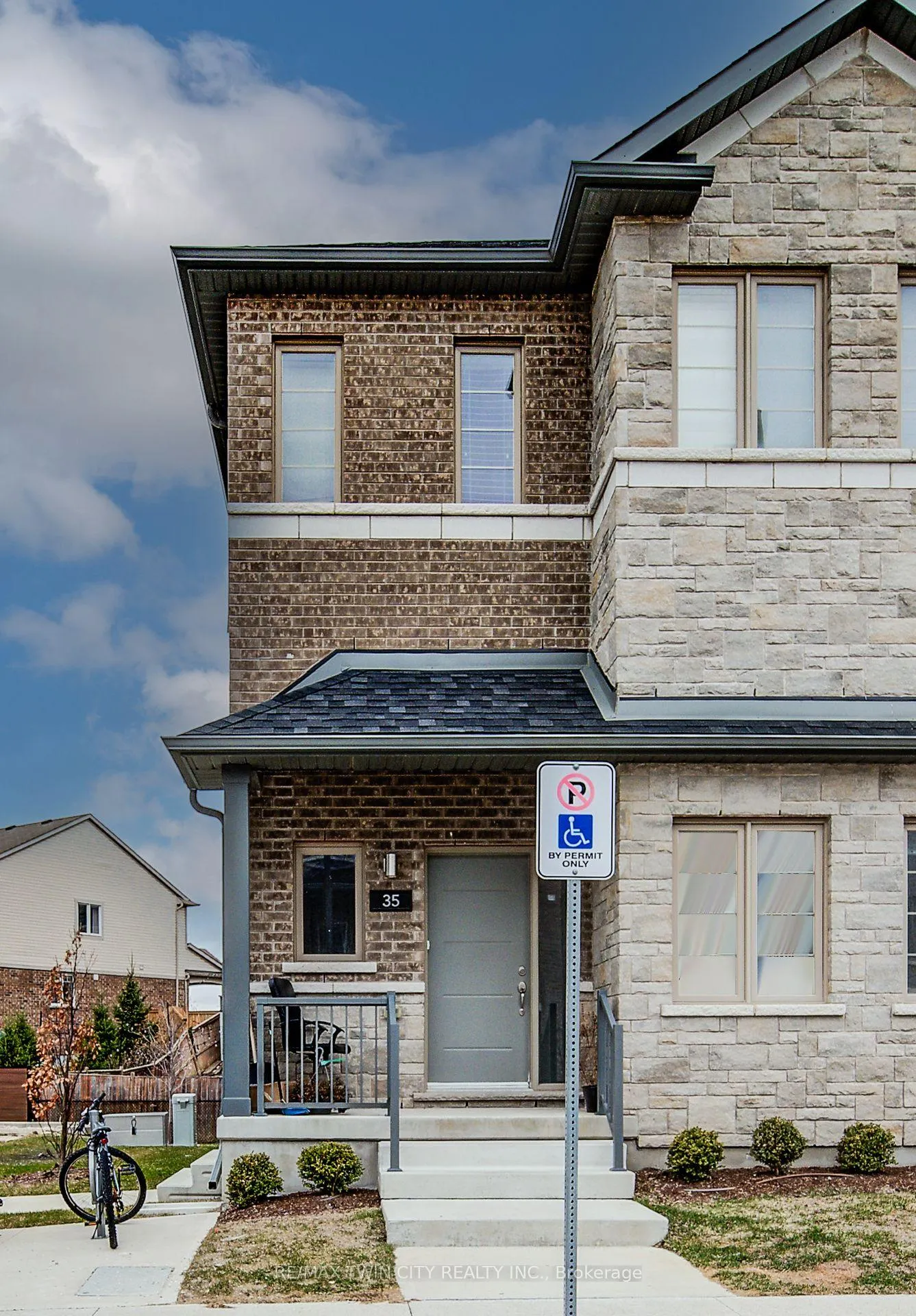 Photo 2 of Unit 35, 205 West Oak Trail, Kitchener — HOMEH