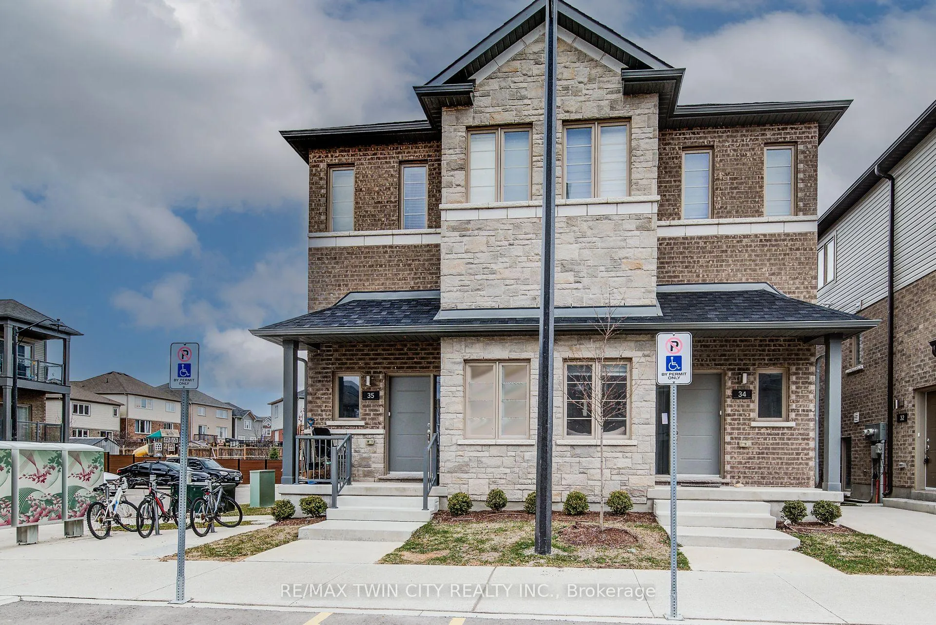 Photo 3 of Unit 35, 205 West Oak Trail, Kitchener — HOMEH
