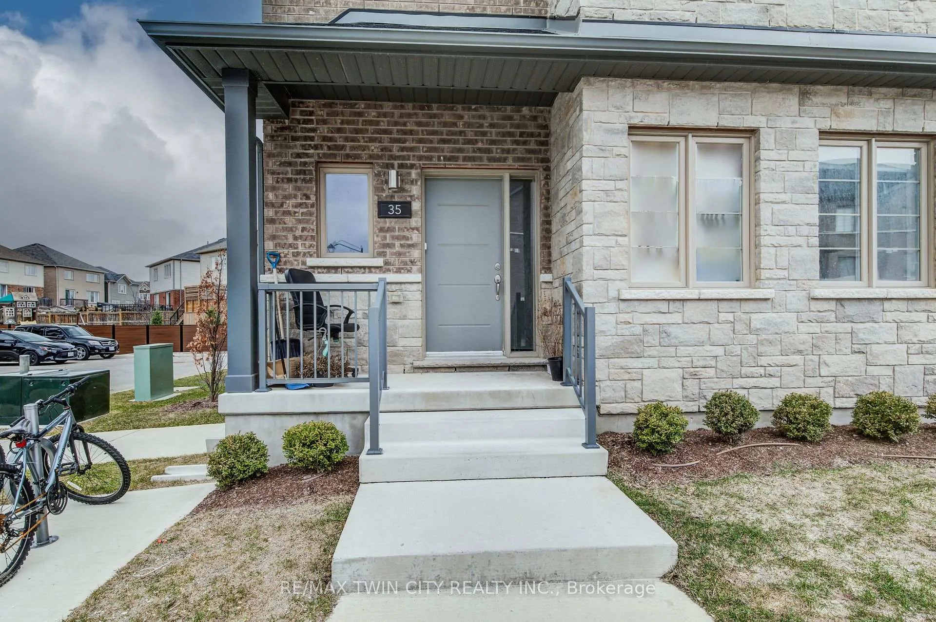Photo 4 of Unit 35, 205 West Oak Trail, Kitchener — HOMEH