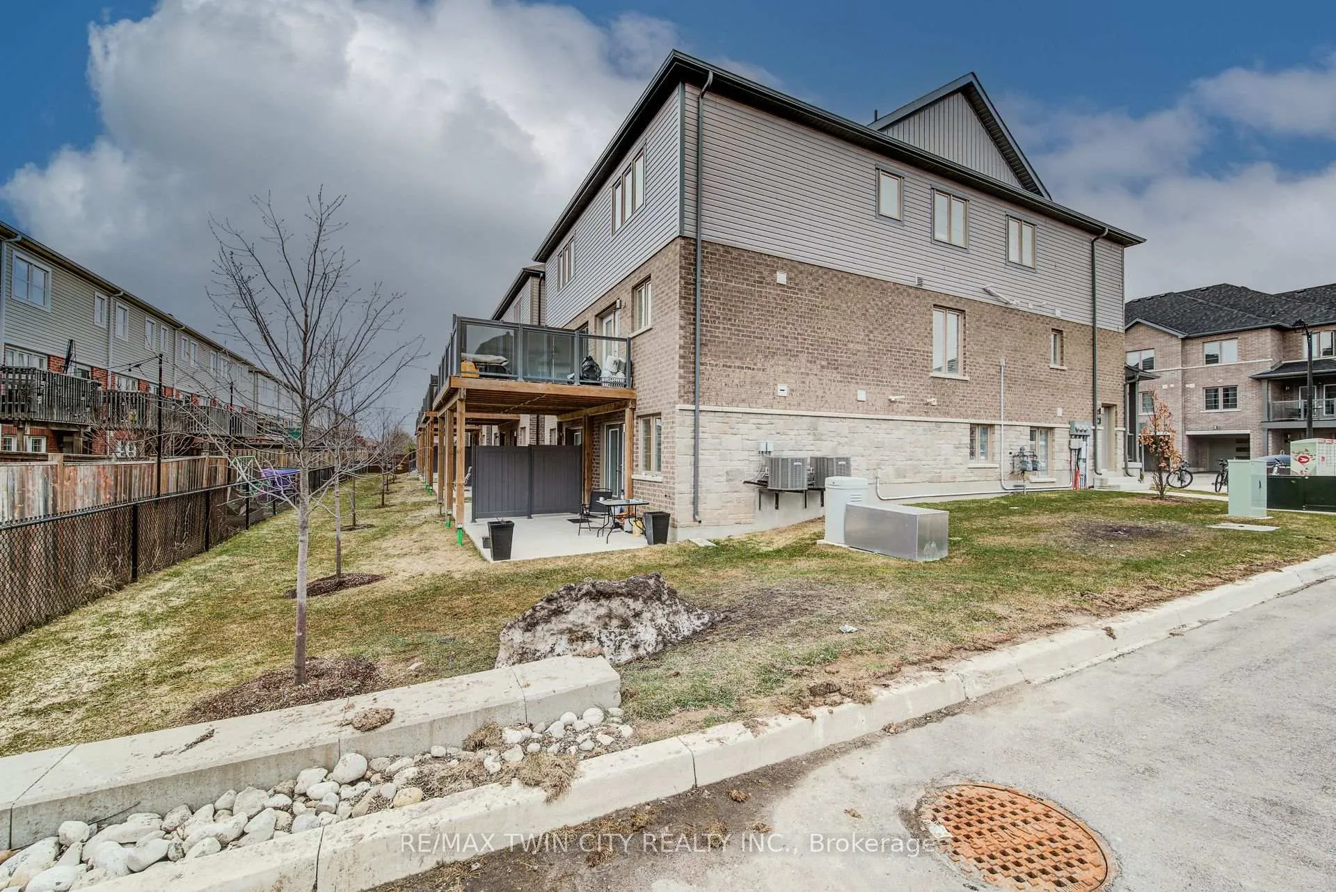 Photo 5 of Unit 35, 205 West Oak Trail, Kitchener — HOMEH
