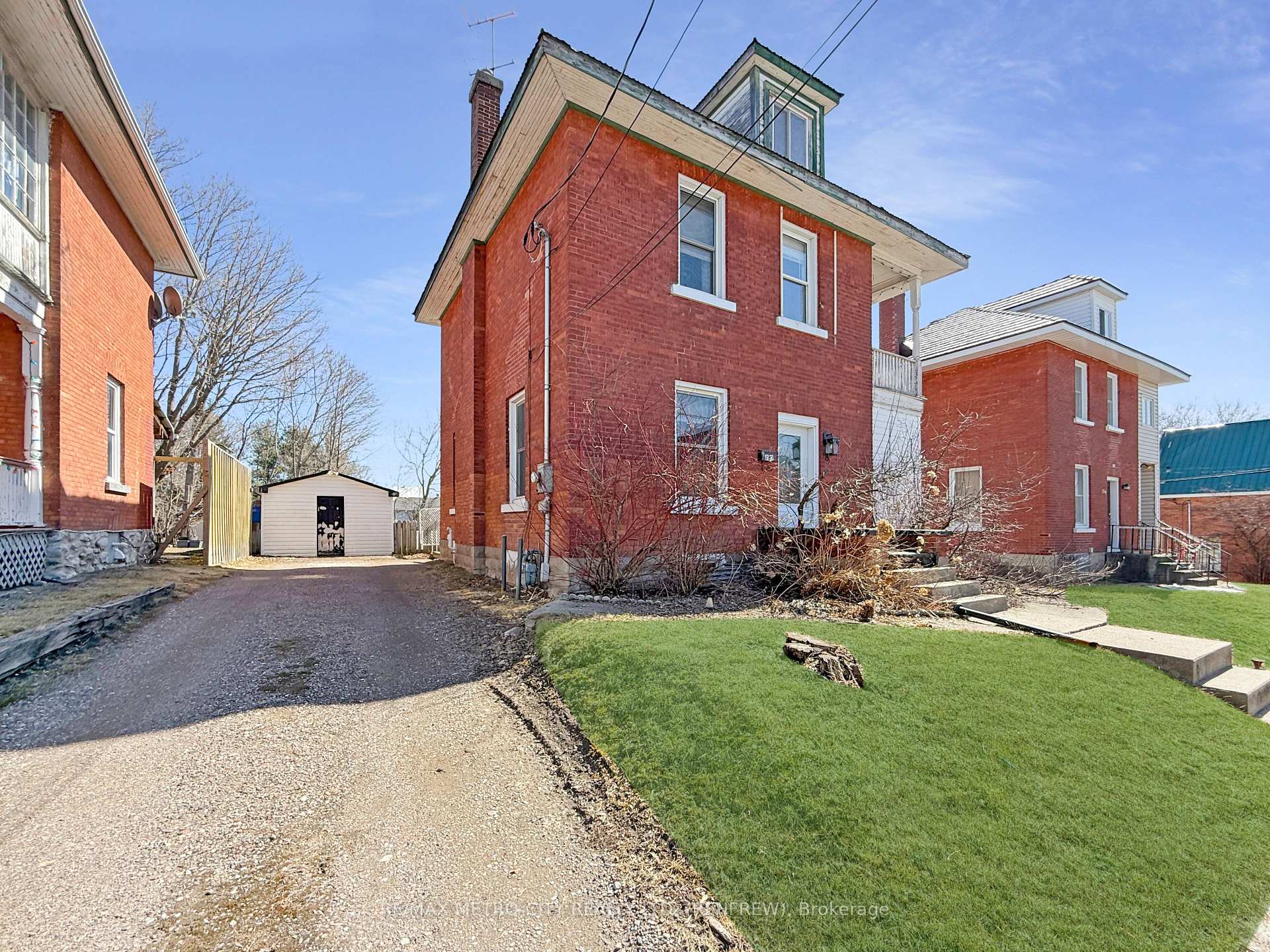 Photo 3 of 181 Cross Avenue, Renfrew — HOMEH