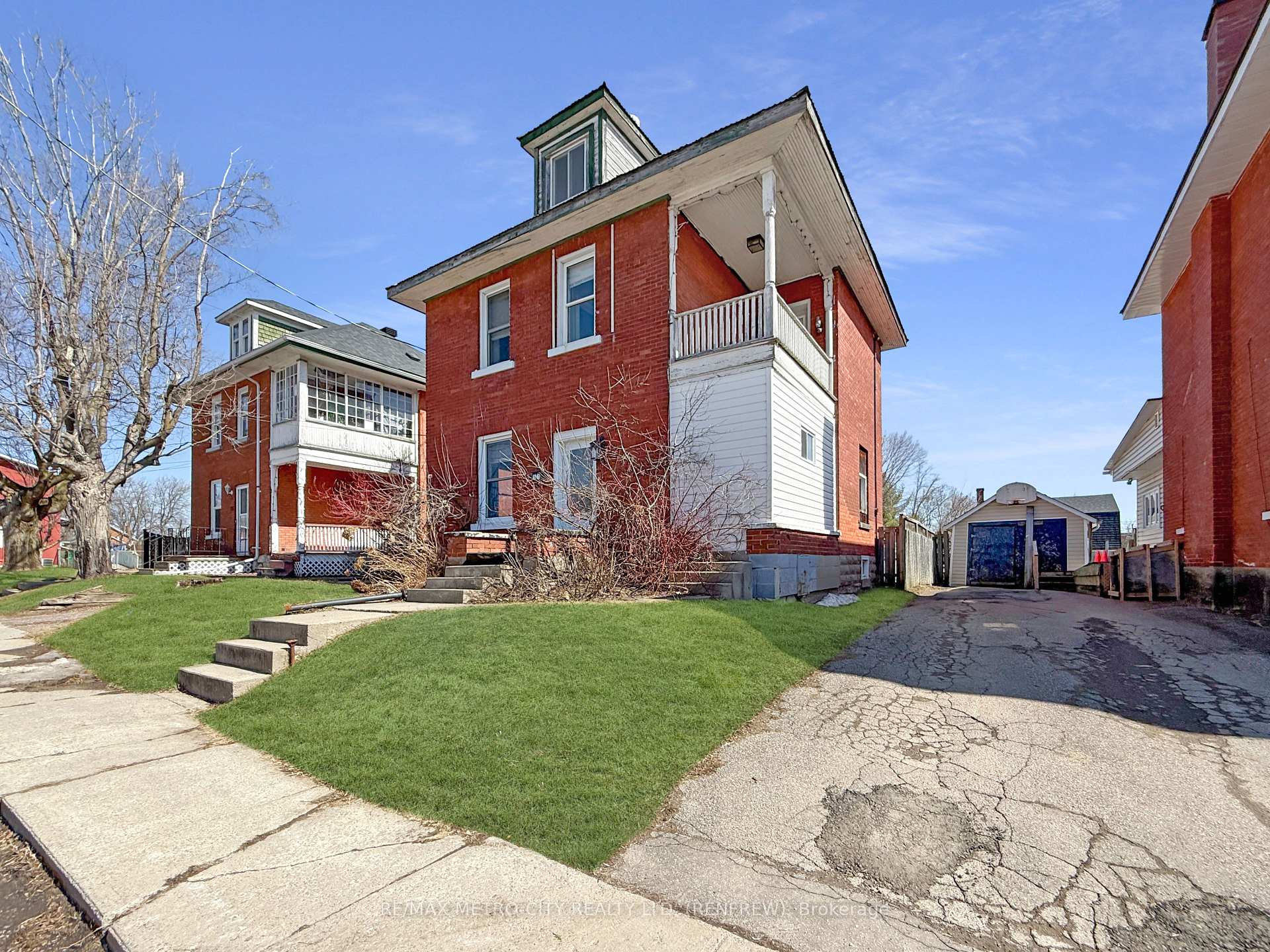 Photo 4 of 181 Cross Avenue, Renfrew — HOMEH
