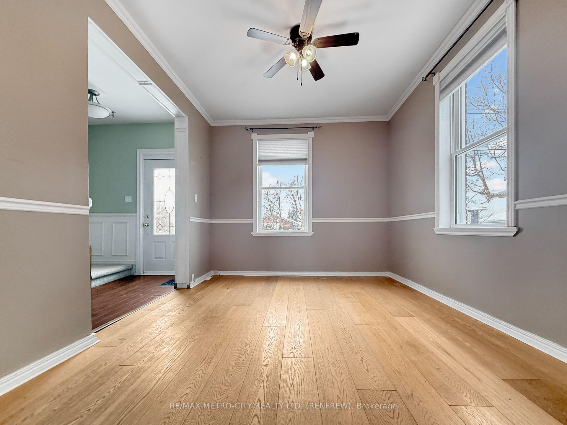 Photo 13 of 181 Cross Avenue, Renfrew — HOMEH