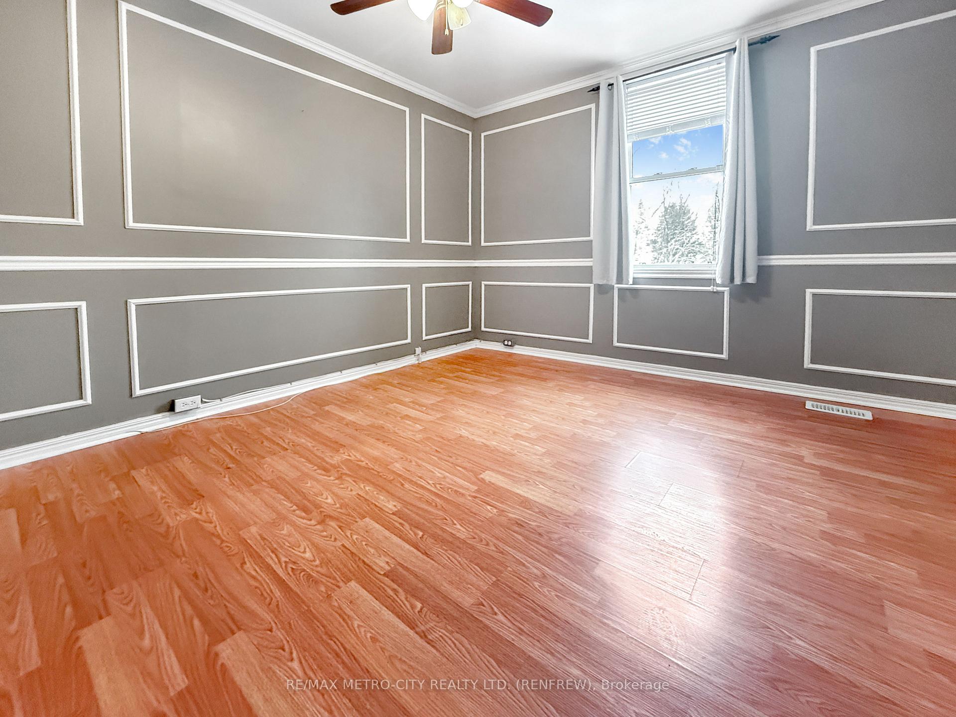 Photo 16 of 181 Cross Avenue, Renfrew — HOMEH