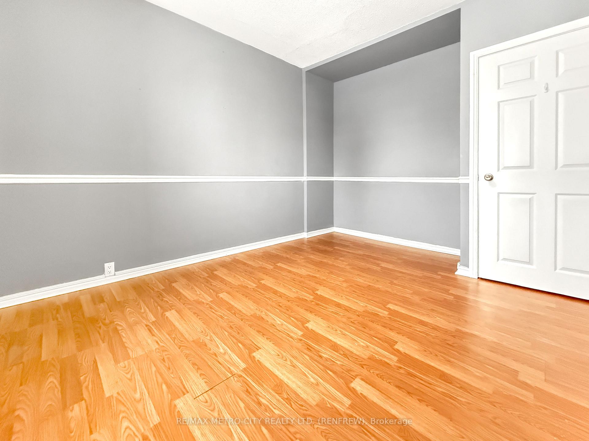 Photo 18 of 181 Cross Avenue, Renfrew — HOMEH
