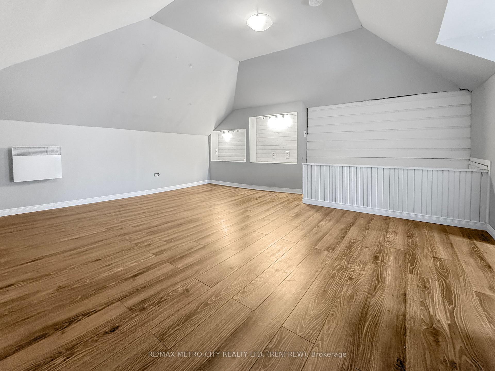 Photo 21 of 181 Cross Avenue, Renfrew — HOMEH