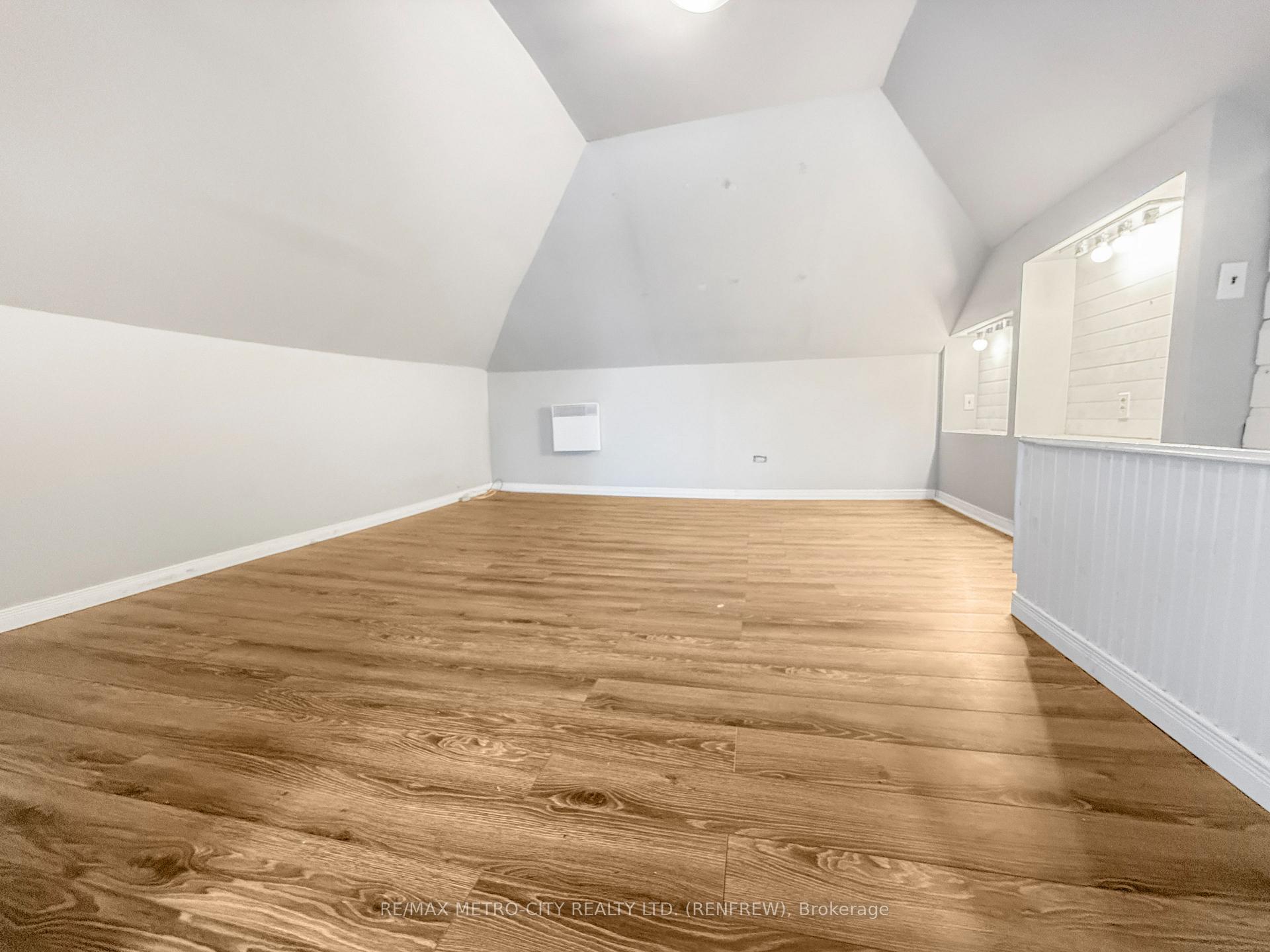 Photo 22 of 181 Cross Avenue, Renfrew — HOMEH