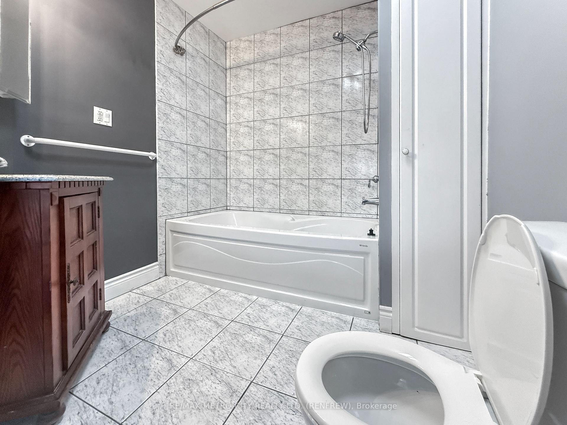 Photo 23 of 181 Cross Avenue, Renfrew — HOMEH