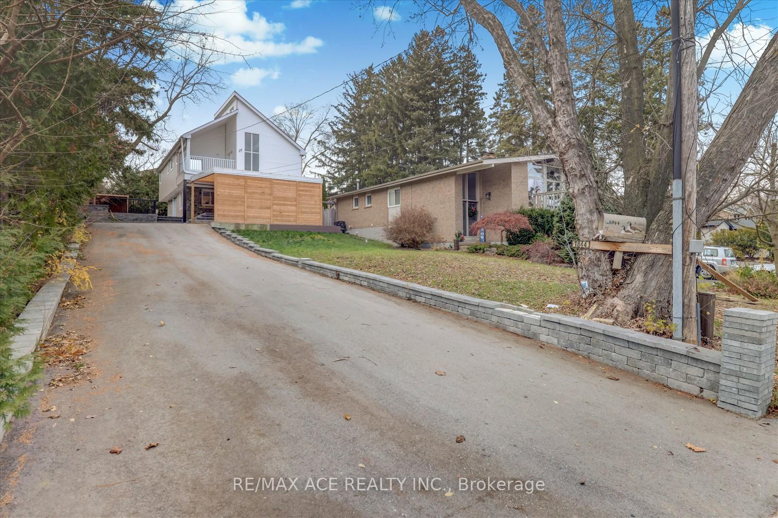 Photo 2 of 1844 Spruce Hill Road, Pickering, Dunbarton — HOMEH