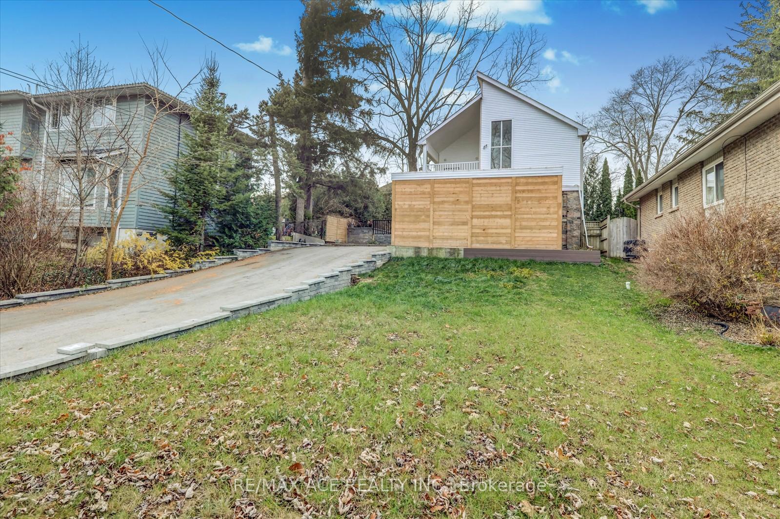 Photo 3 of 1844 Spruce Hill Road, Pickering, Dunbarton — HOMEH