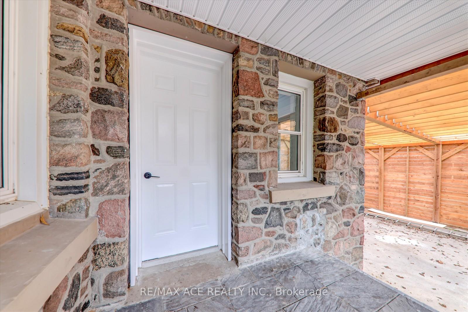 Photo 5 of 1844 Spruce Hill Road, Pickering, Dunbarton — HOMEH
