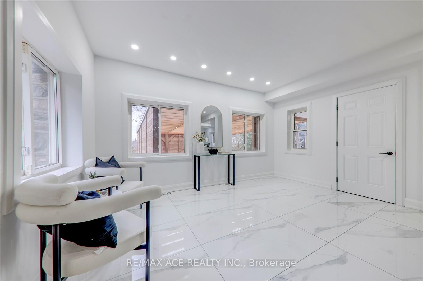 Photo 6 of 1844 Spruce Hill Road, Pickering, Dunbarton — HOMEH