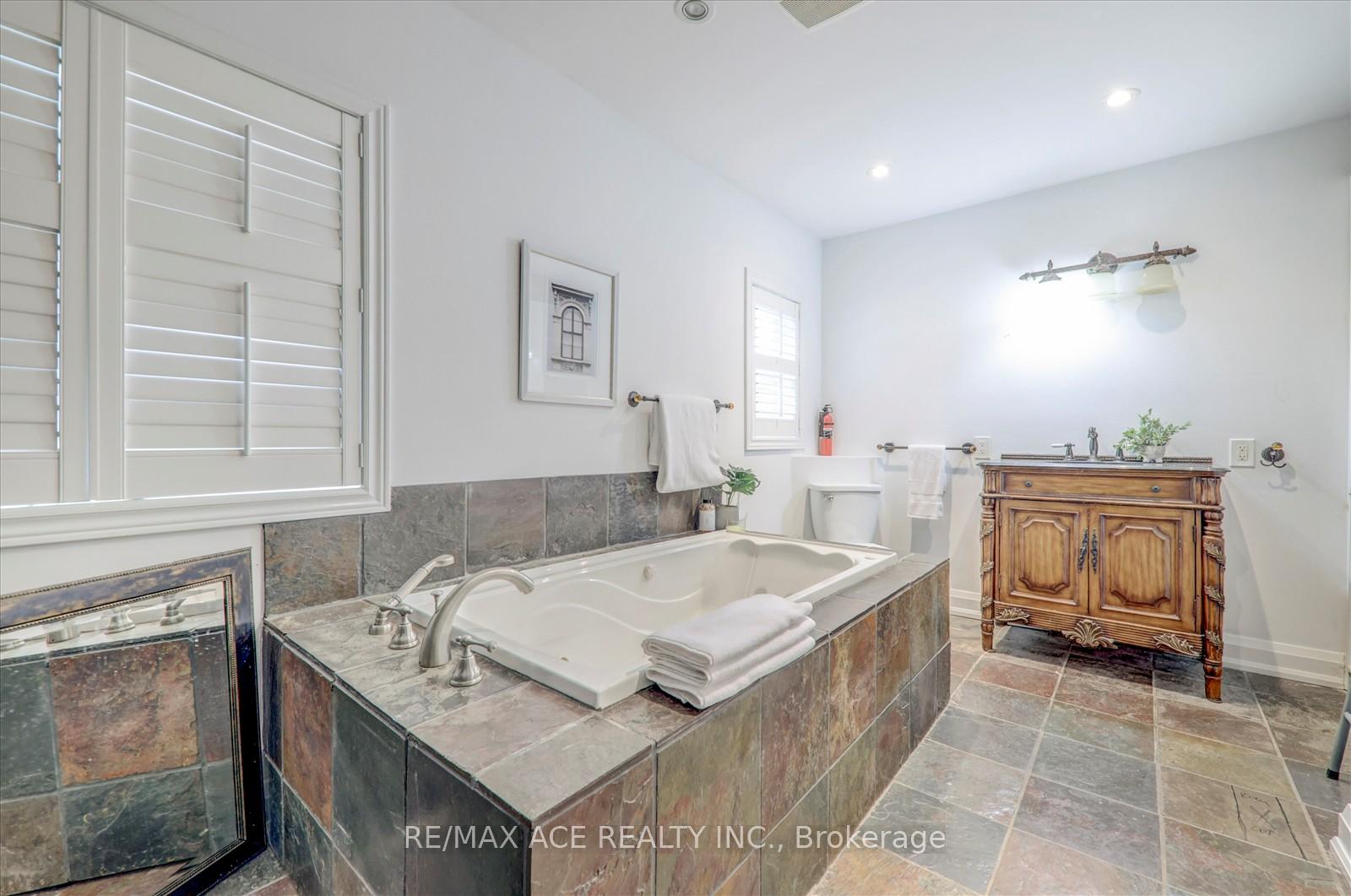 Photo 17 of 1844 Spruce Hill Road, Pickering, Dunbarton — HOMEH