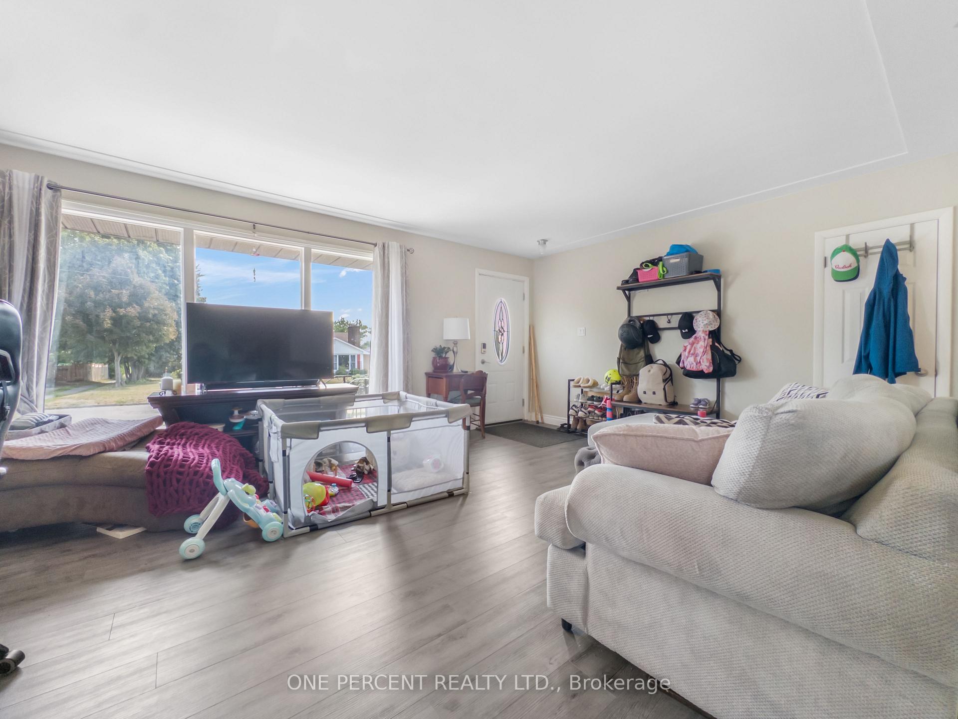 Photo 3 of 36 Third Avenue, Quinte West, Trenton Ward — HOMEH