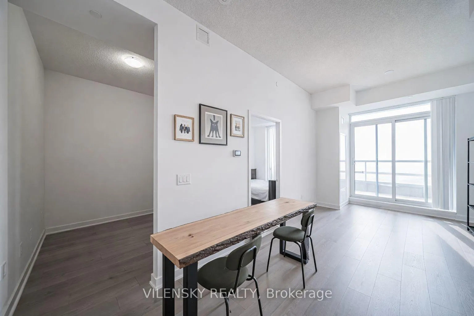 Photo 8 of Unit 1206, 10 Honeycrisp Crescent, Vaughan, Vaughan Corporate Centre — HOMEH