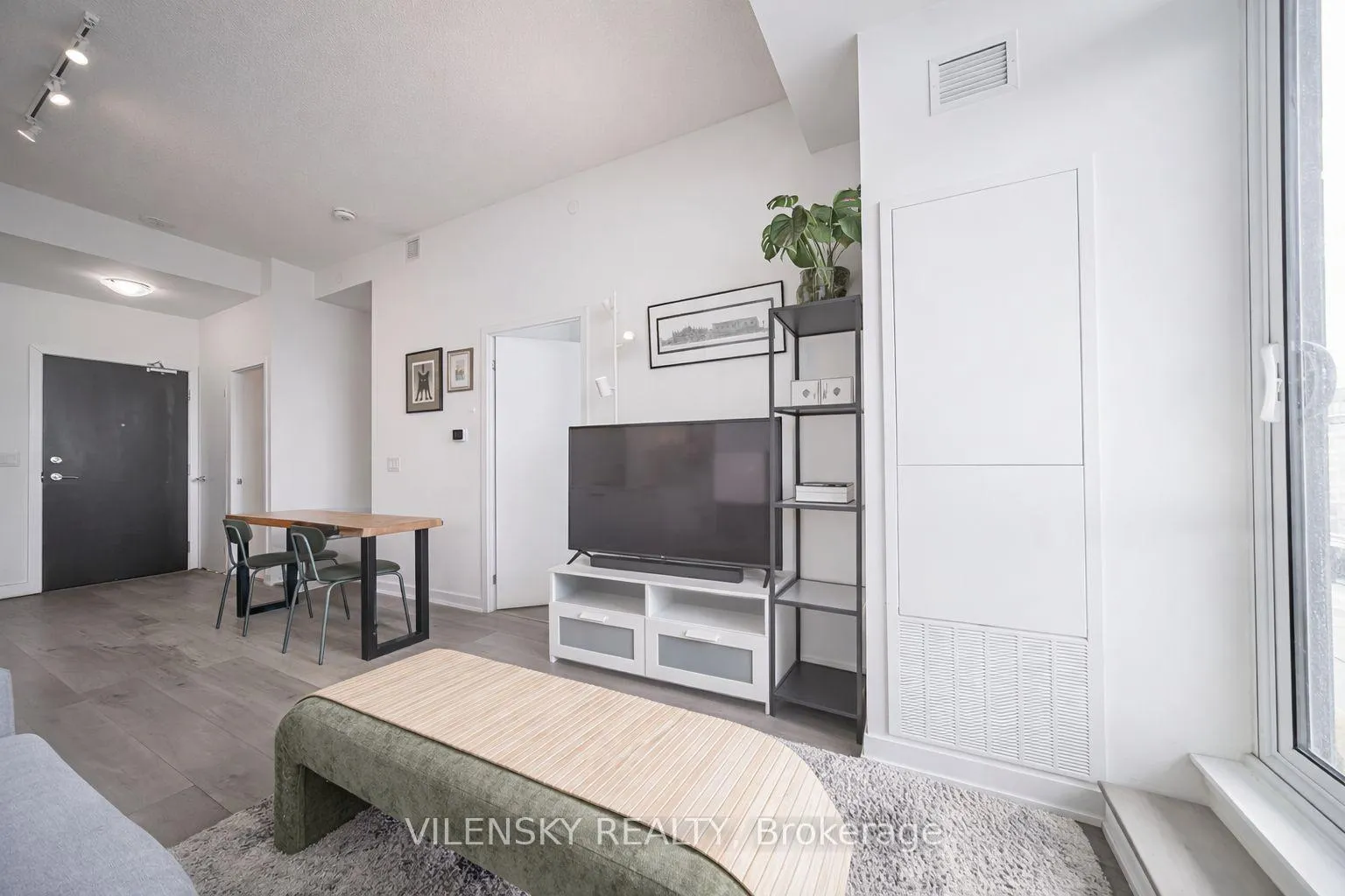 Photo 10 of Unit 1206, 10 Honeycrisp Crescent, Vaughan, Vaughan Corporate Centre — HOMEH