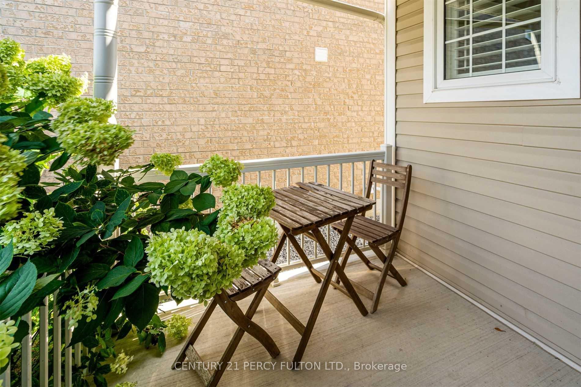Photo 3 of 1084 Edward Bolton Crescent, Oshawa, Pinecrest — HOMEH