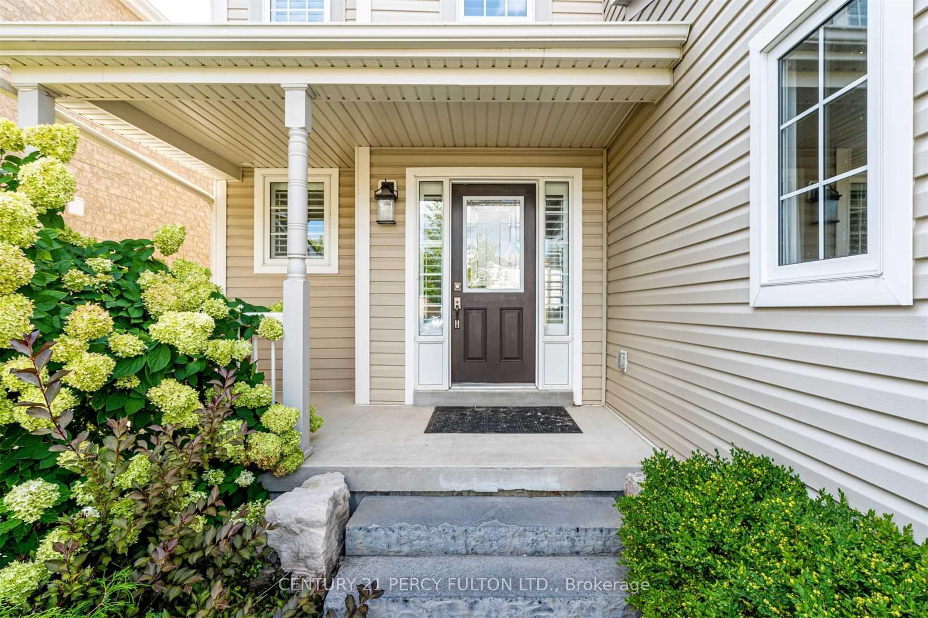 Photo 4 of 1084 Edward Bolton Crescent, Oshawa, Pinecrest — HOMEH