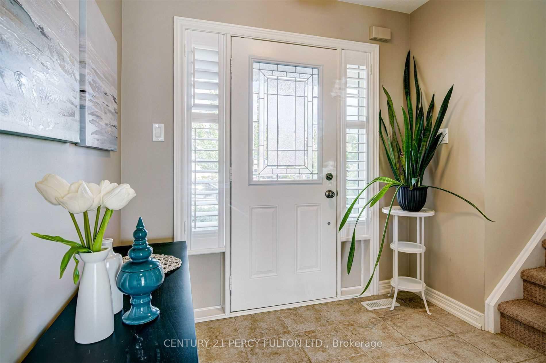Photo 5 of 1084 Edward Bolton Crescent, Oshawa, Pinecrest — HOMEH