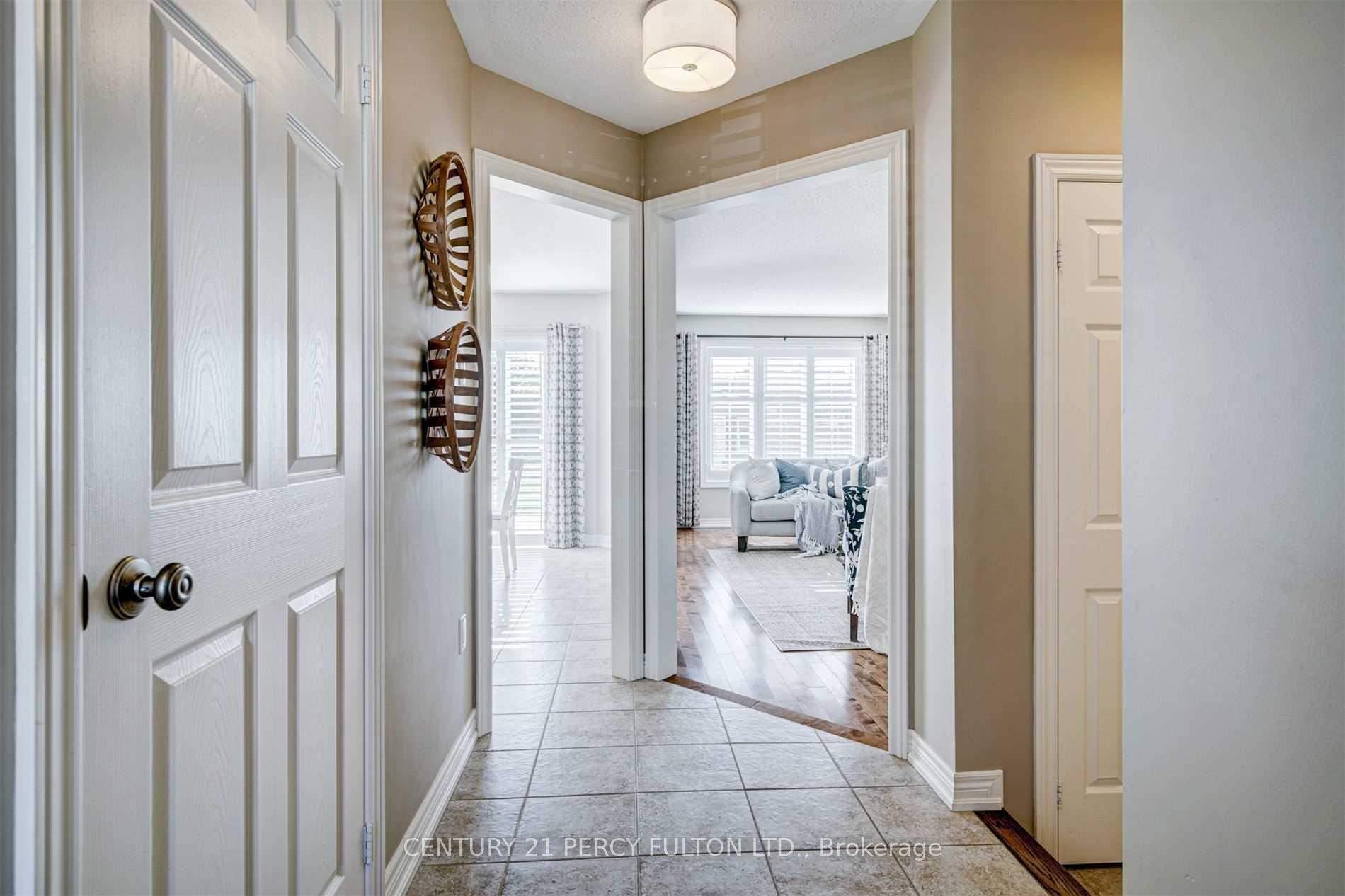 Photo 6 of 1084 Edward Bolton Crescent, Oshawa, Pinecrest — HOMEH