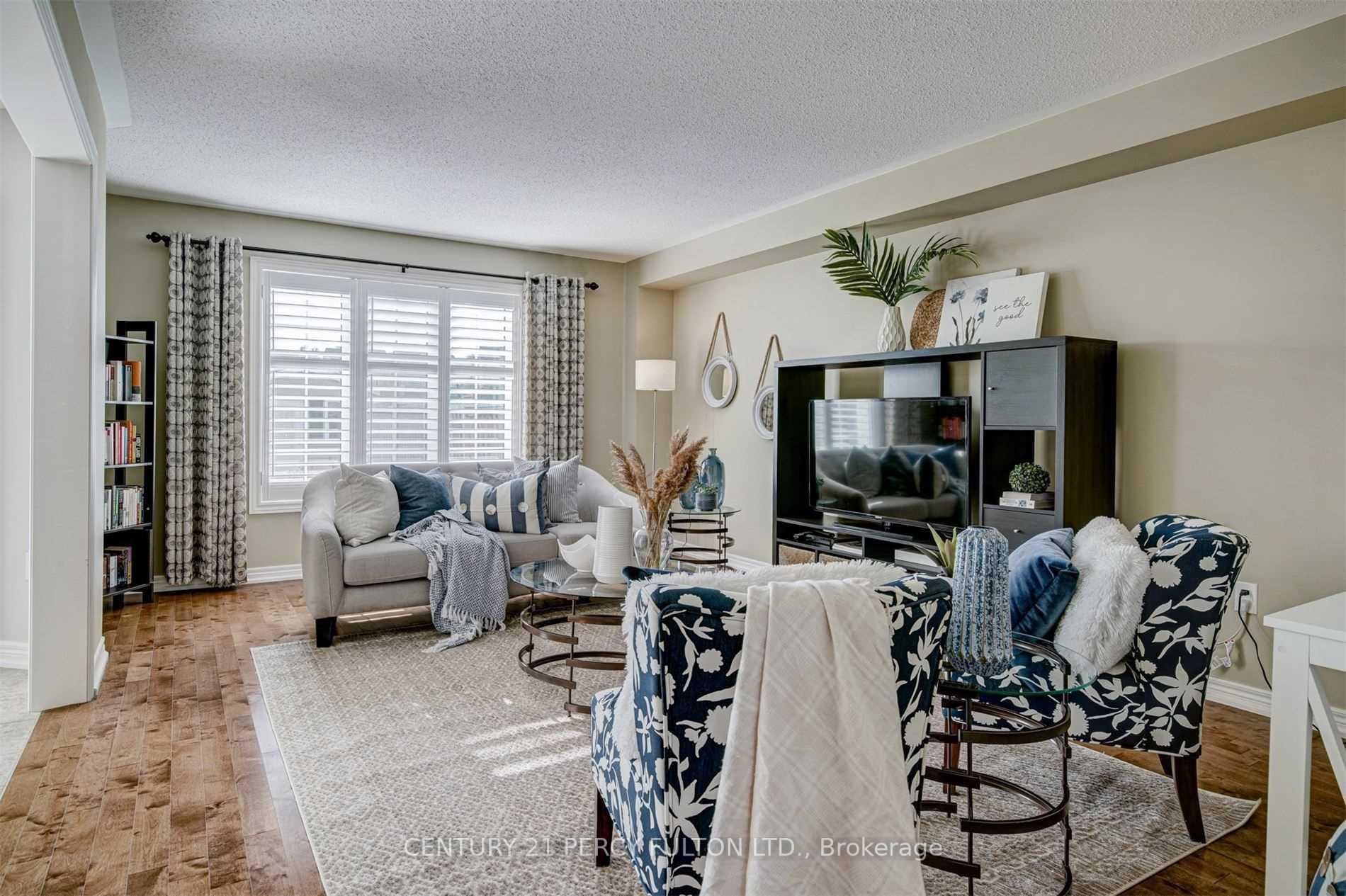 Photo 7 of 1084 Edward Bolton Crescent, Oshawa, Pinecrest — HOMEH