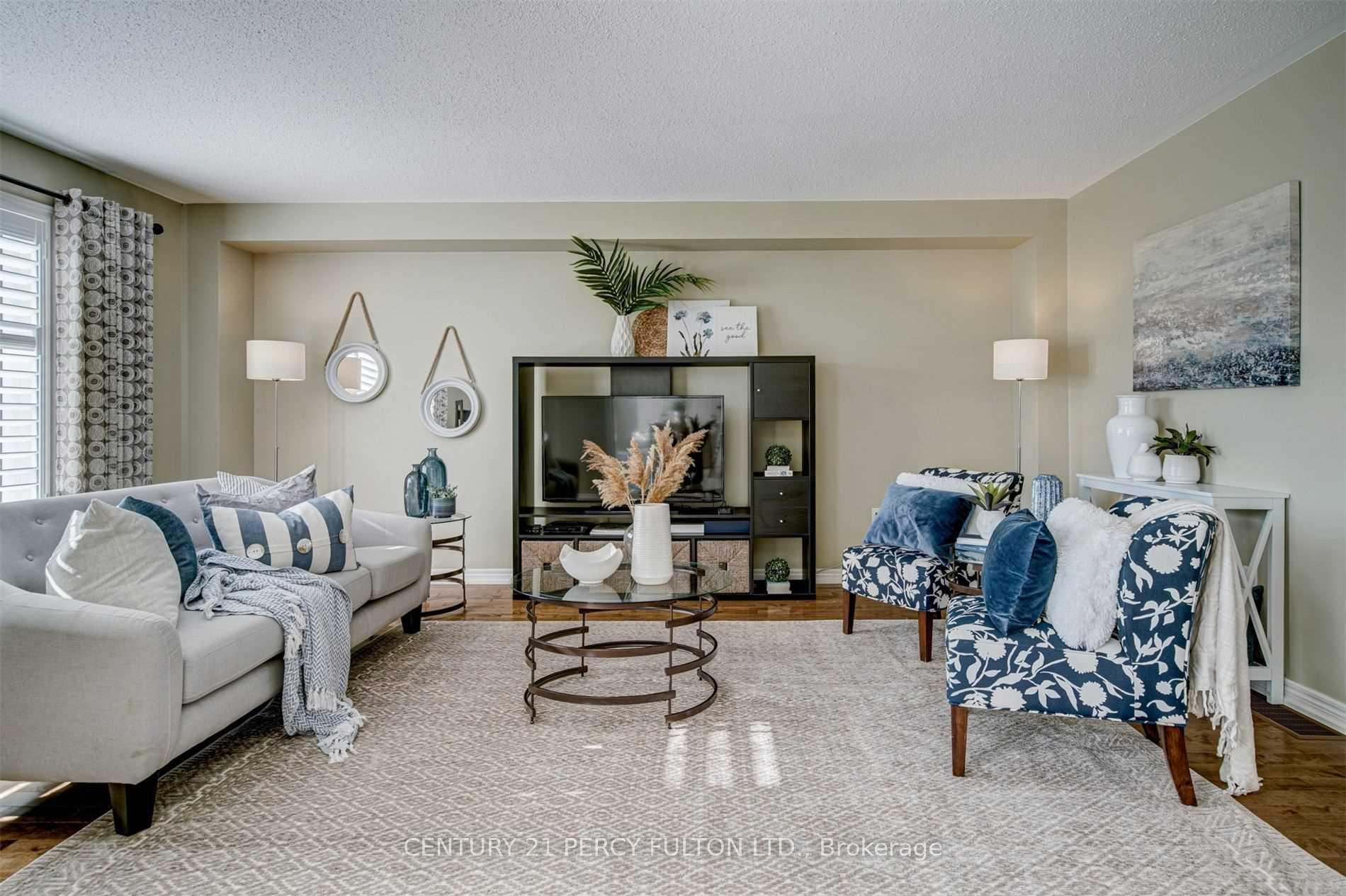 Photo 8 of 1084 Edward Bolton Crescent, Oshawa, Pinecrest — HOMEH