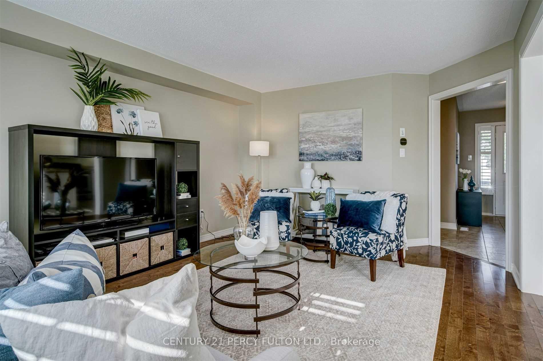 Photo 9 of 1084 Edward Bolton Crescent, Oshawa, Pinecrest — HOMEH