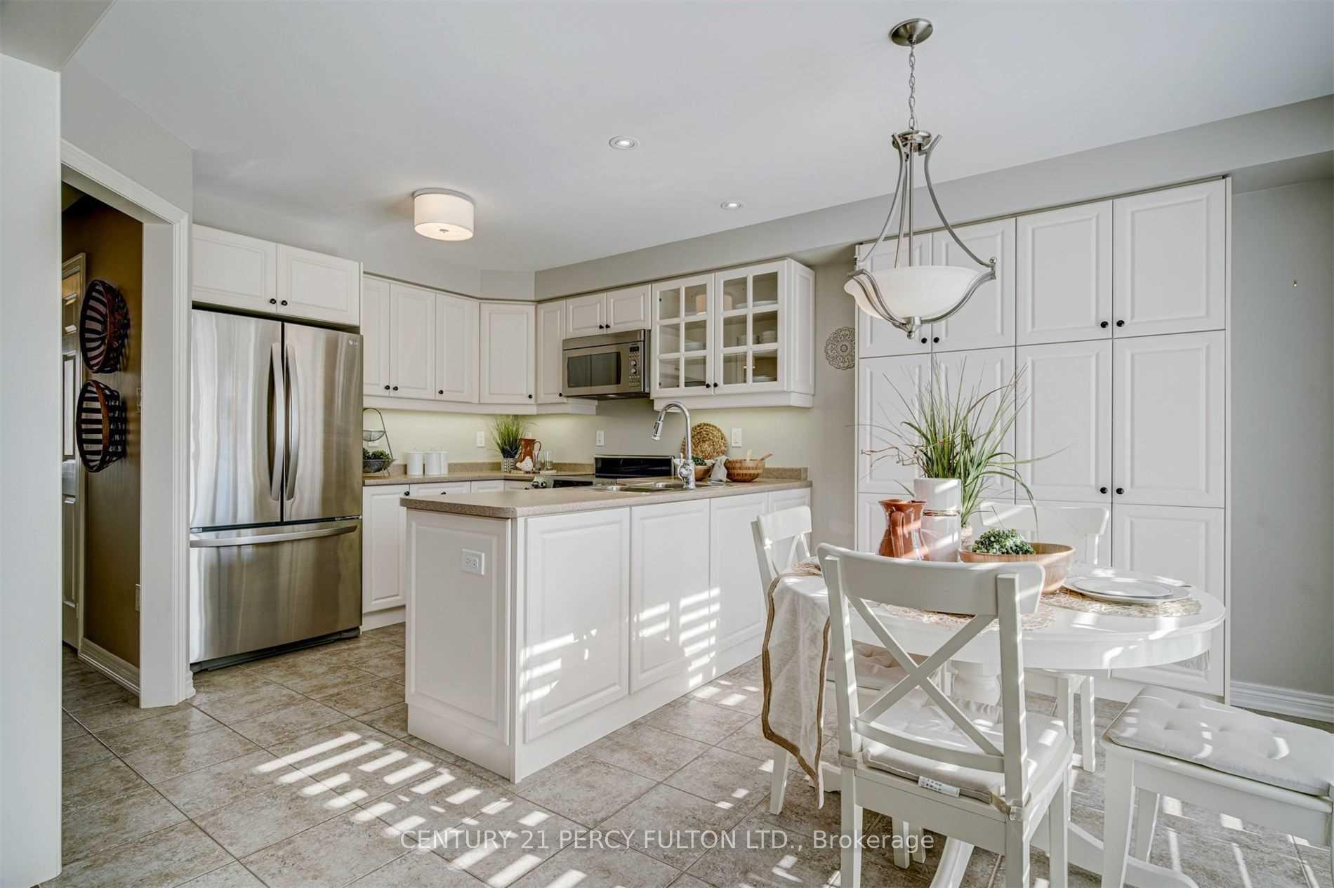 Photo 13 of 1084 Edward Bolton Crescent, Oshawa, Pinecrest — HOMEH