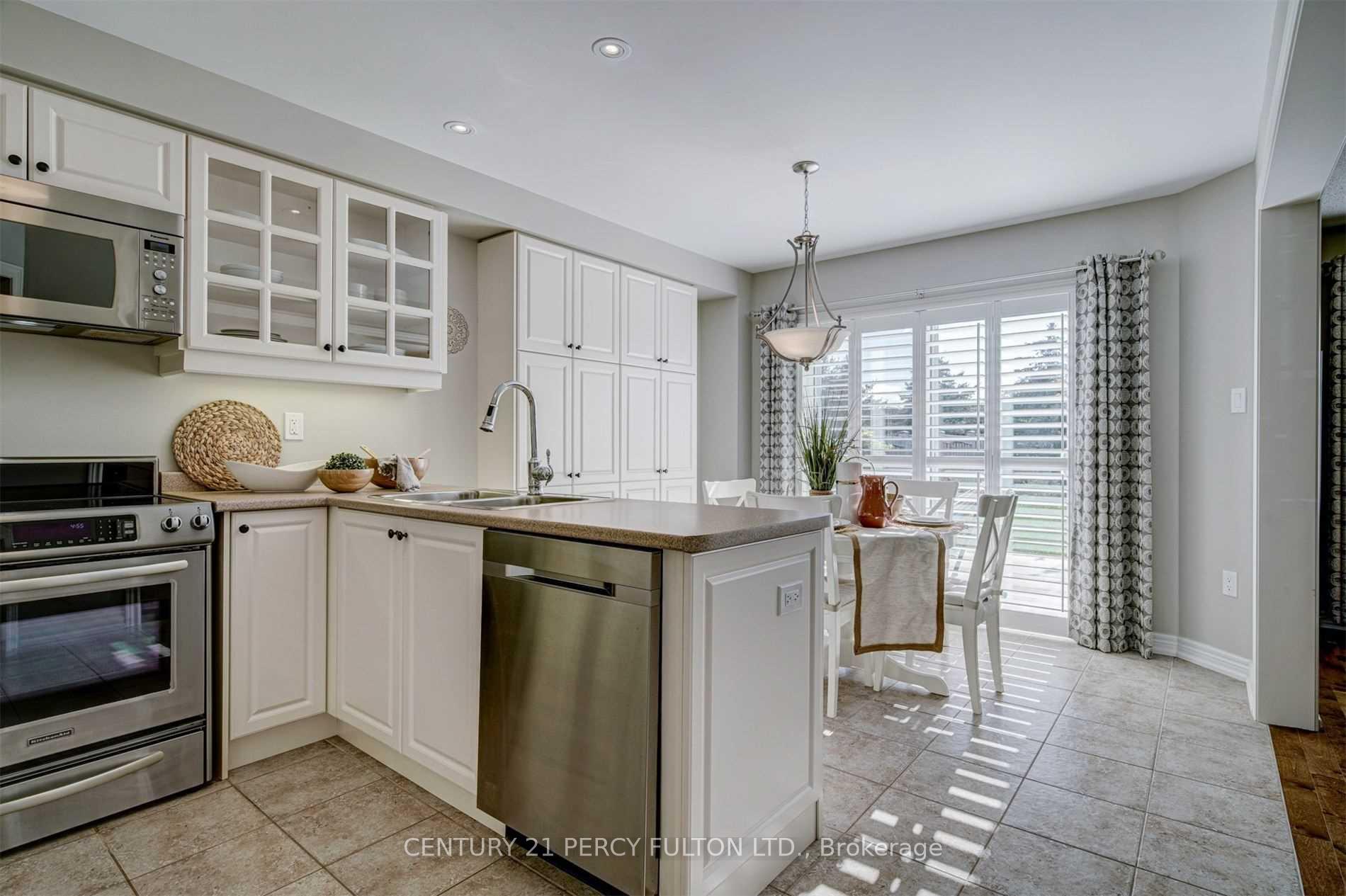 Photo 14 of 1084 Edward Bolton Crescent, Oshawa, Pinecrest — HOMEH