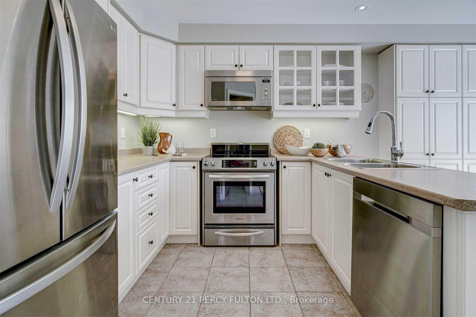 Photo 15 of 1084 Edward Bolton Crescent, Oshawa, Pinecrest — HOMEH