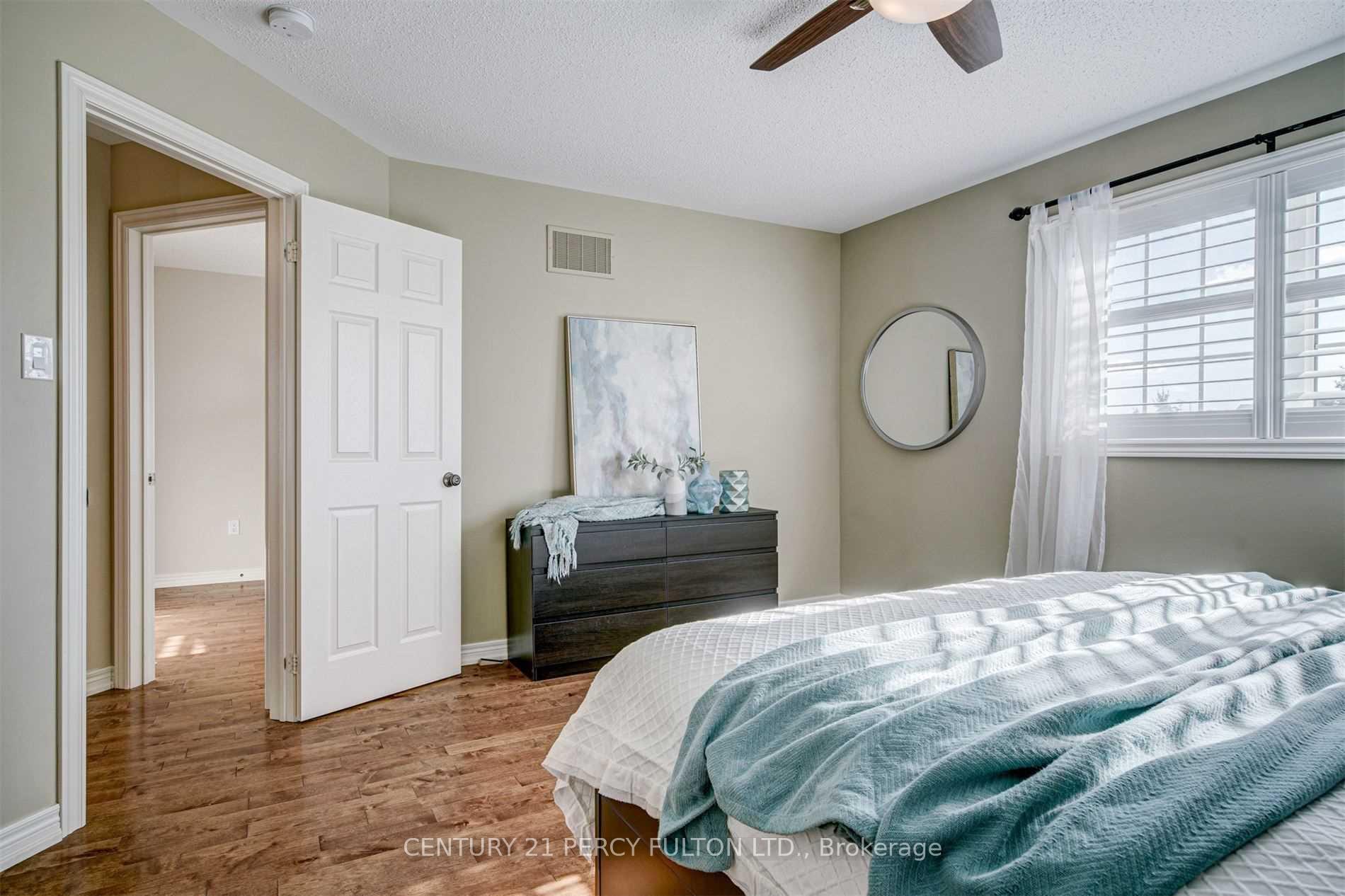 Photo 24 of 1084 Edward Bolton Crescent, Oshawa, Pinecrest — HOMEH