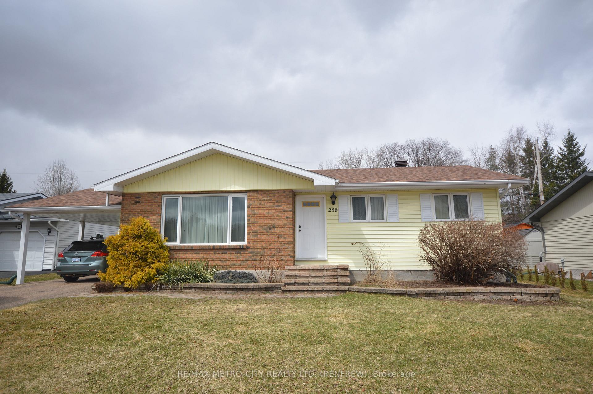 Photo 1 of 258 Centennial Drive, Renfrew — HOMEH