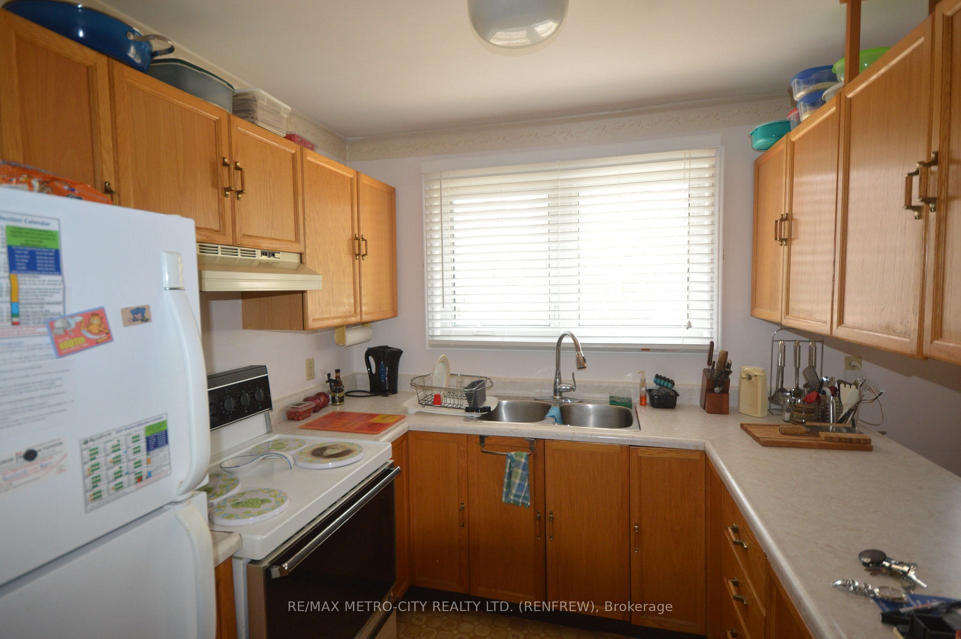 Photo 3 of 258 Centennial Drive, Renfrew — HOMEH