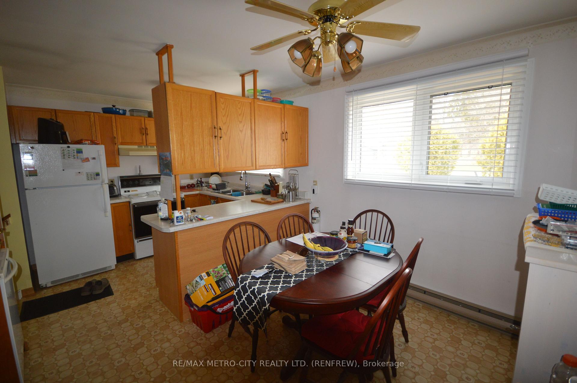 Photo 4 of 258 Centennial Drive, Renfrew — HOMEH