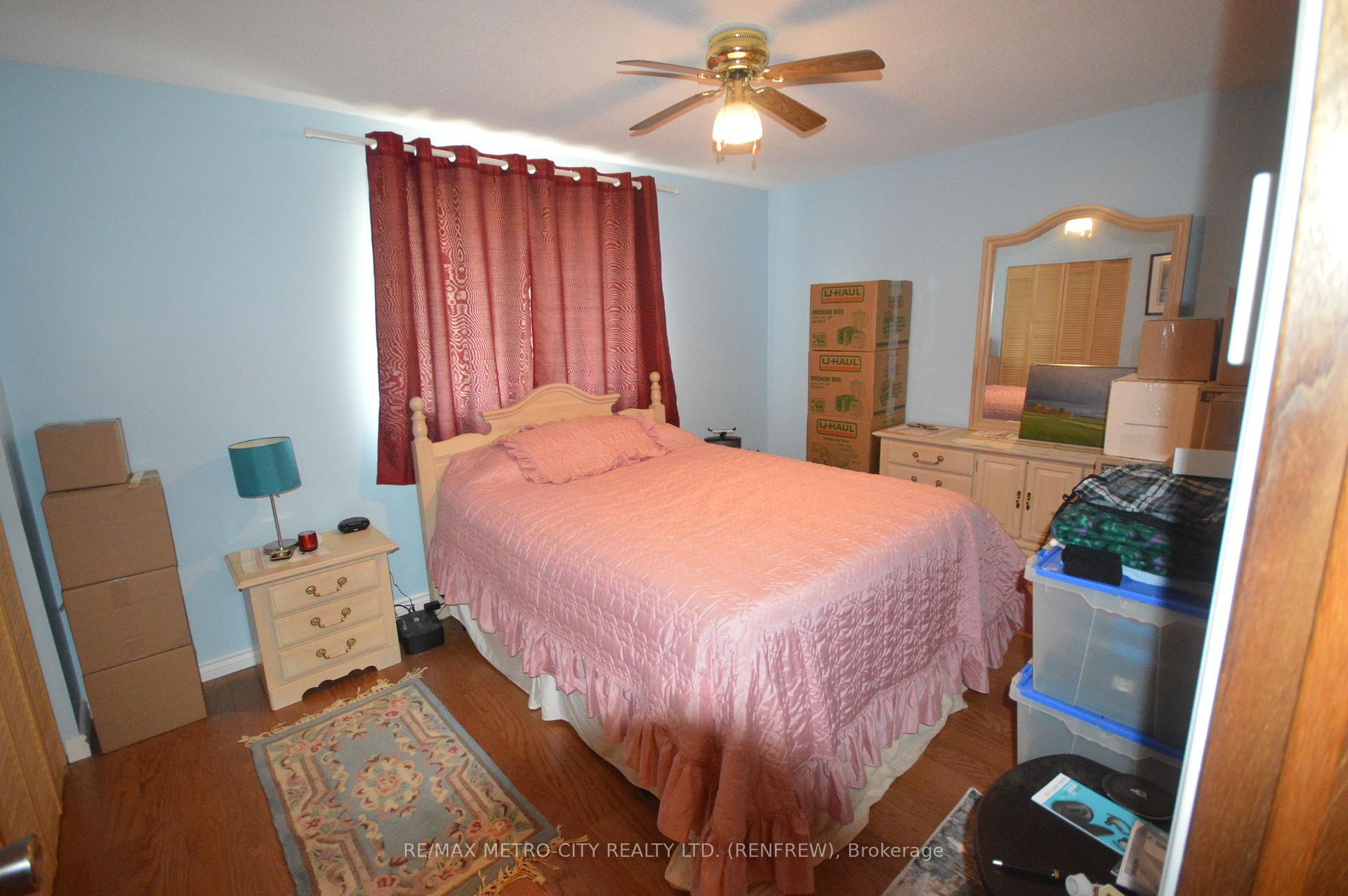 Photo 5 of 258 Centennial Drive, Renfrew — HOMEH