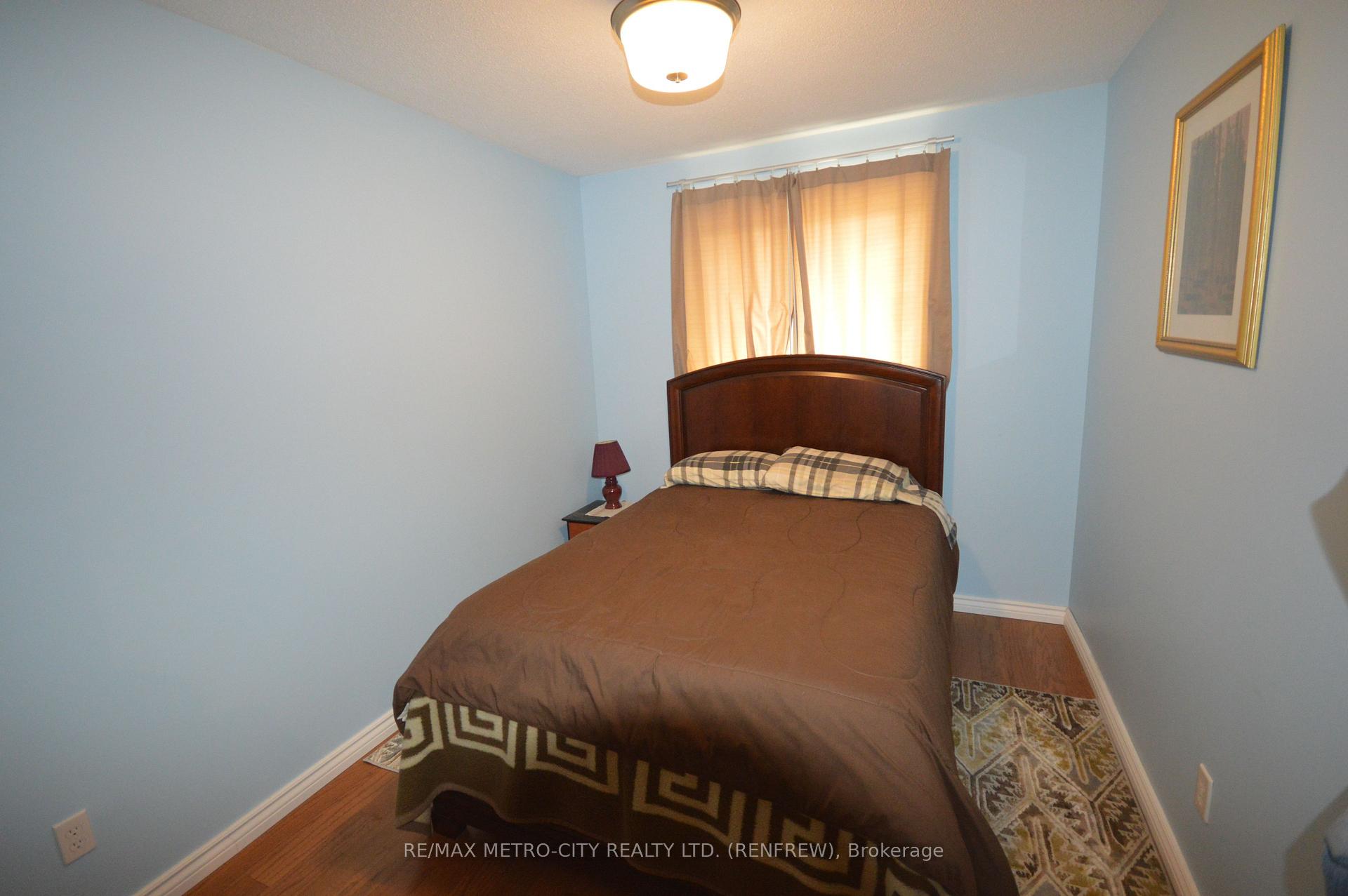 Photo 6 of 258 Centennial Drive, Renfrew — HOMEH