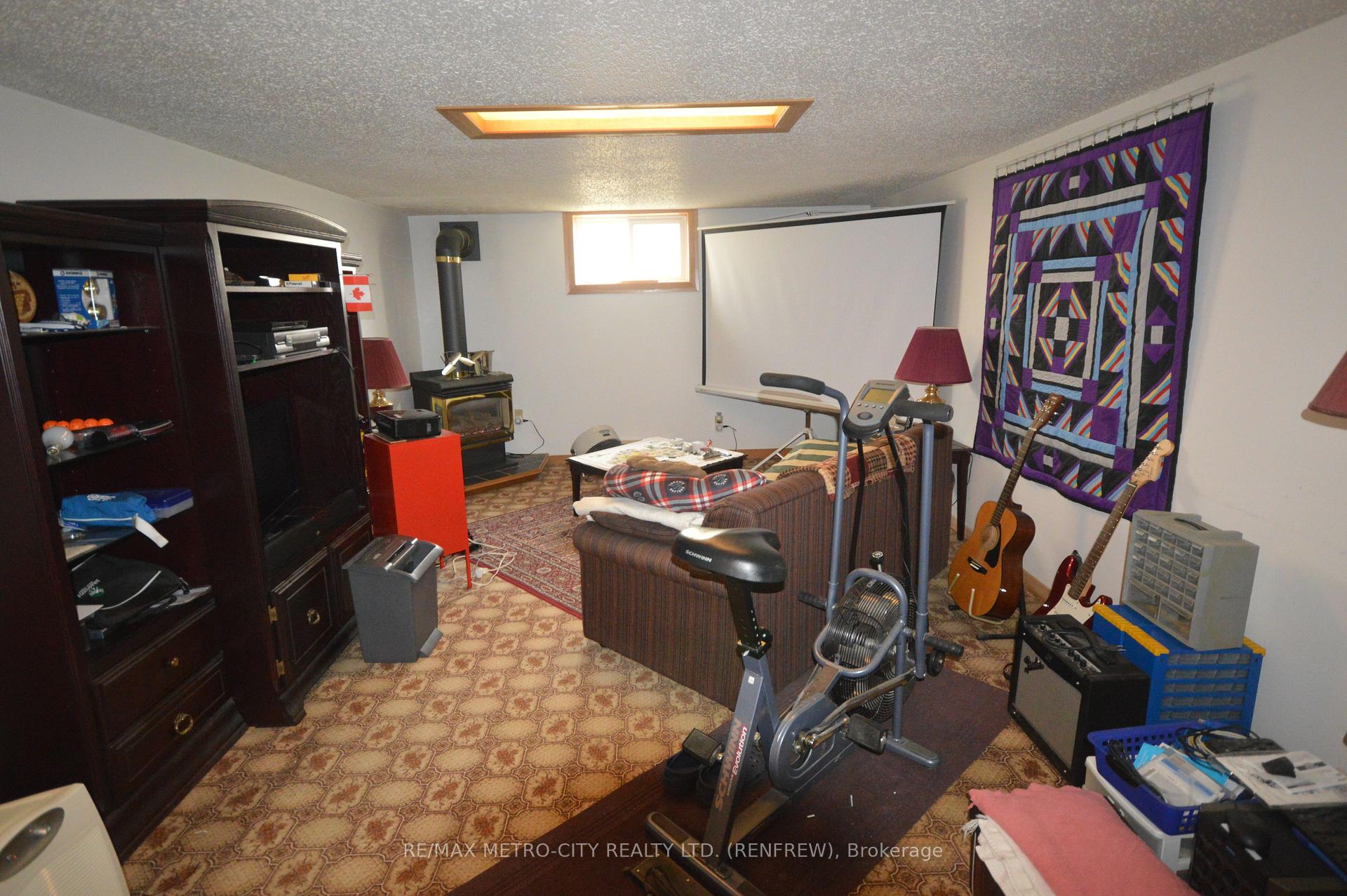 Photo 8 of 258 Centennial Drive, Renfrew — HOMEH
